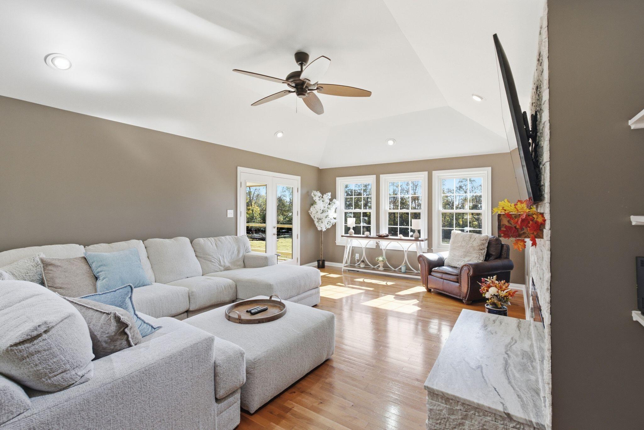 2511 Scotts Ferry Road Property Photo 13