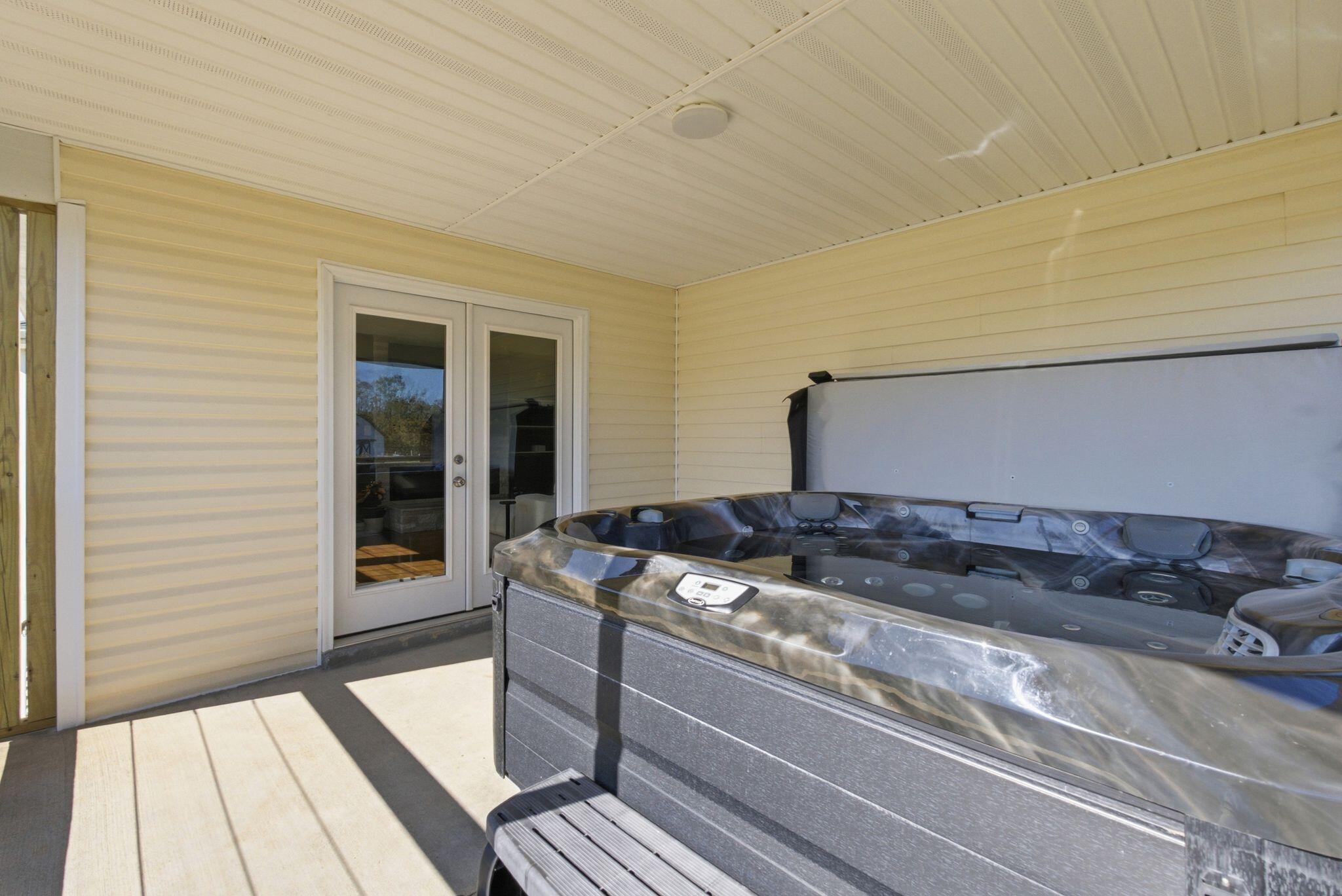 2511 Scotts Ferry Road Property Photo 17