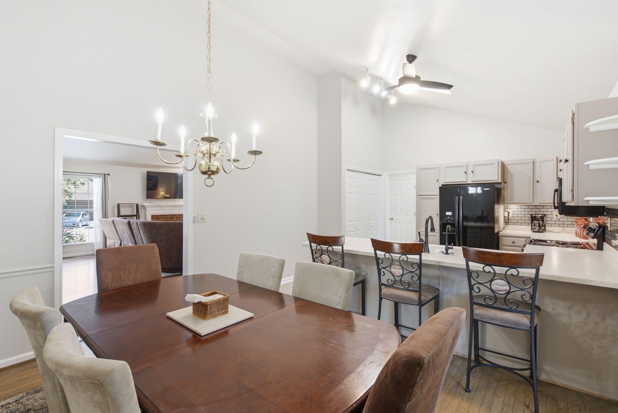 2208 Valencia Drive Property Photo 4