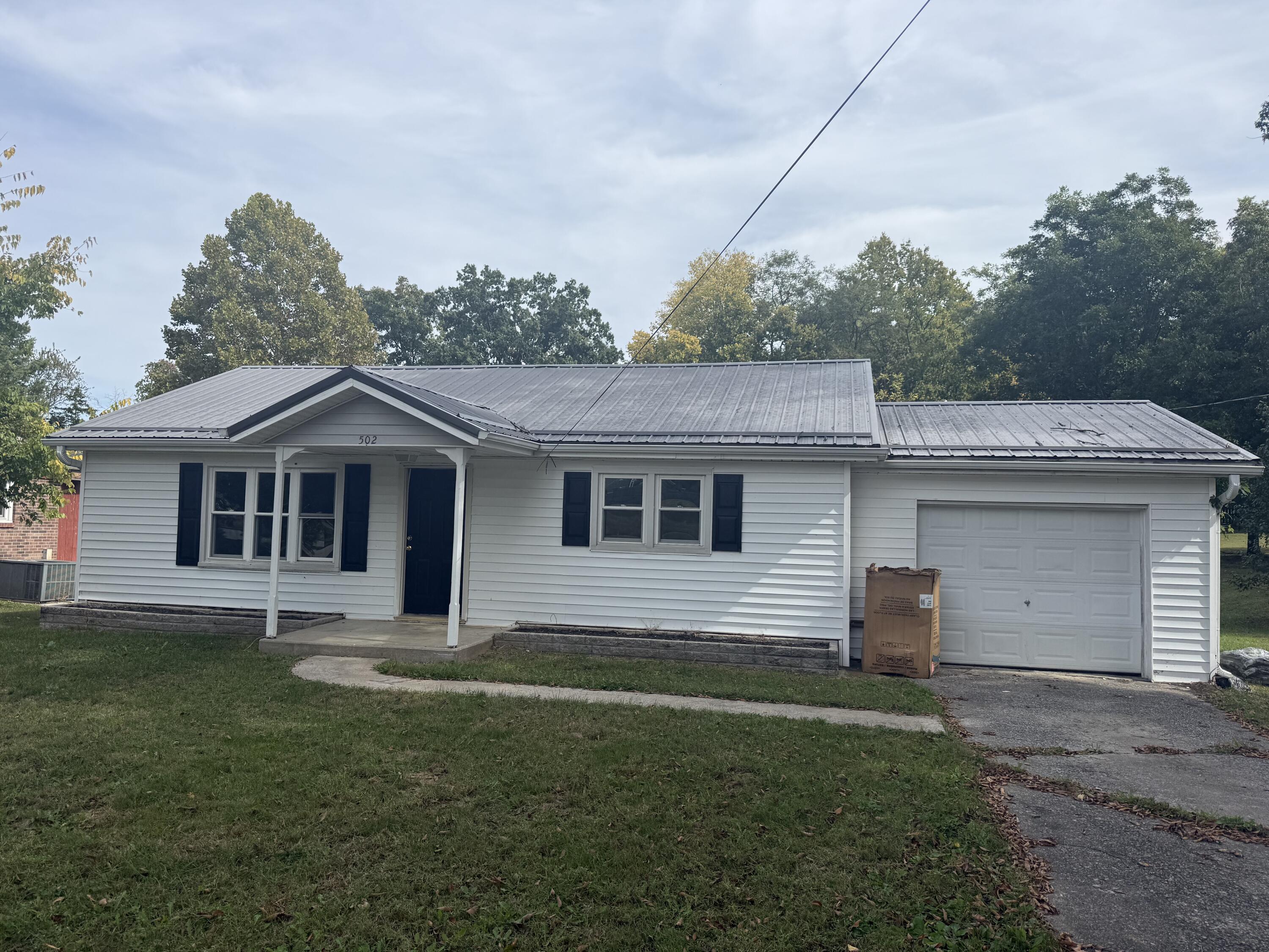502 N Powell Avenue Property Photo 1