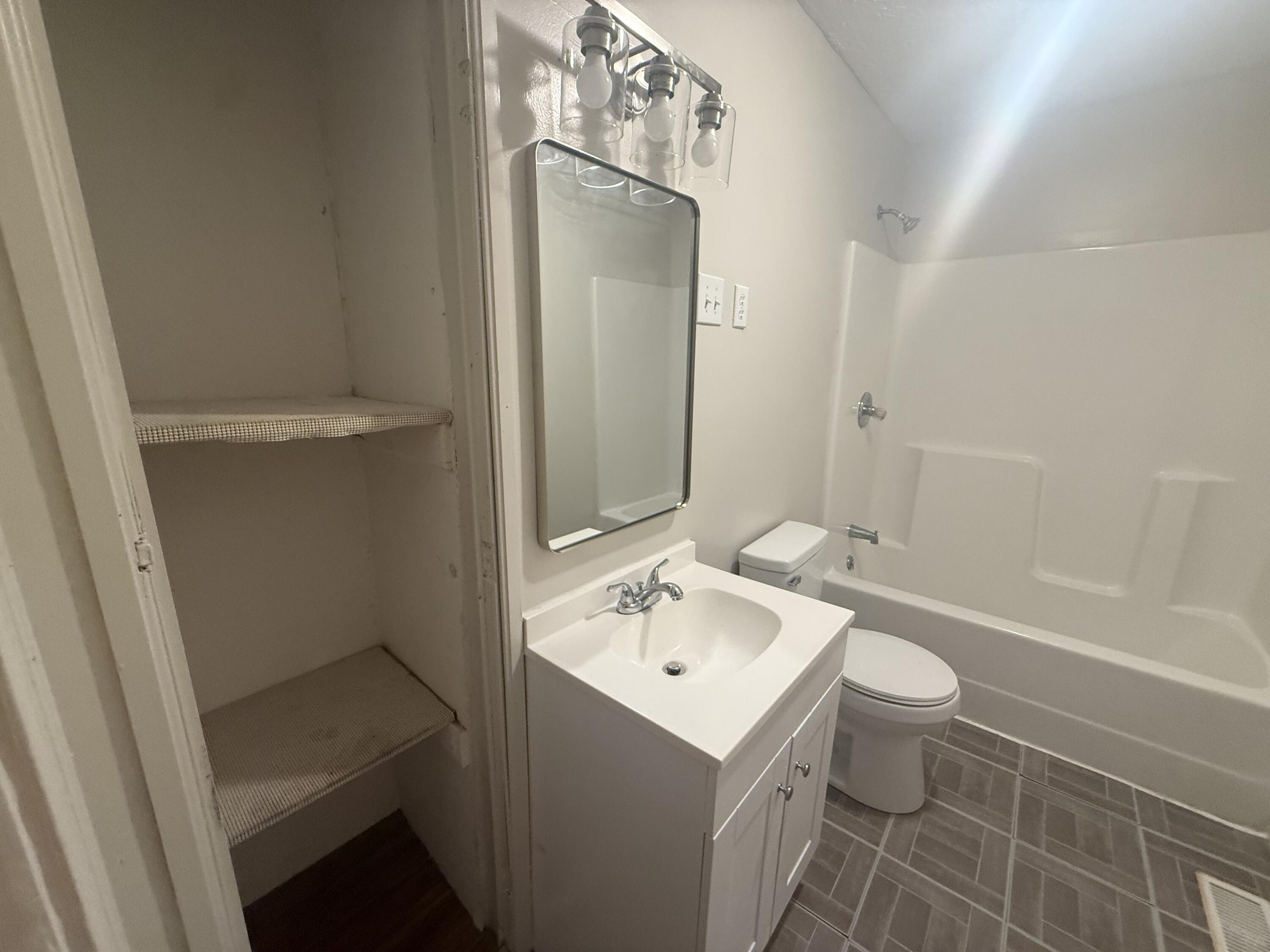 502 N Powell Avenue Property Photo 6
