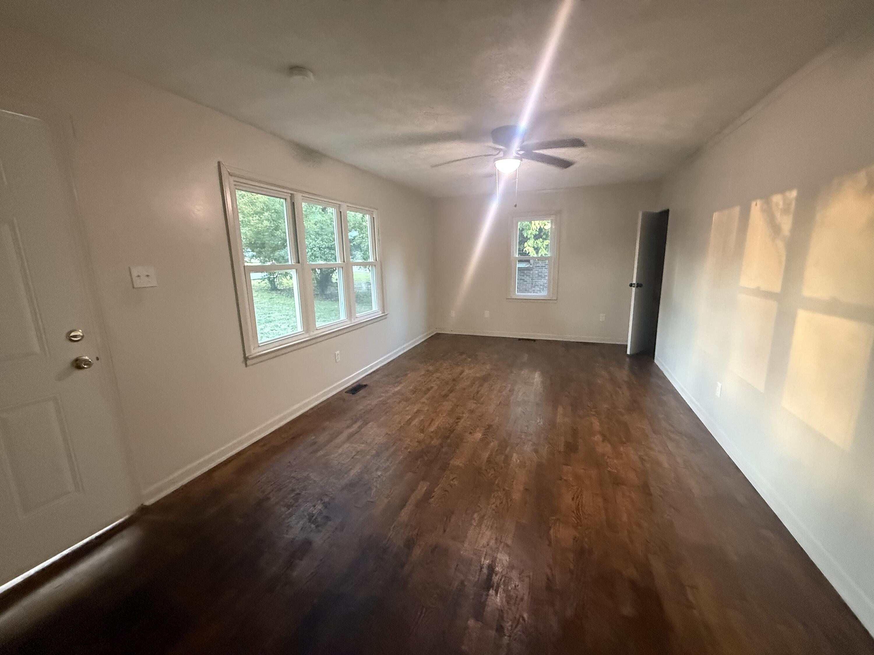502 N Powell Avenue Property Photo 8