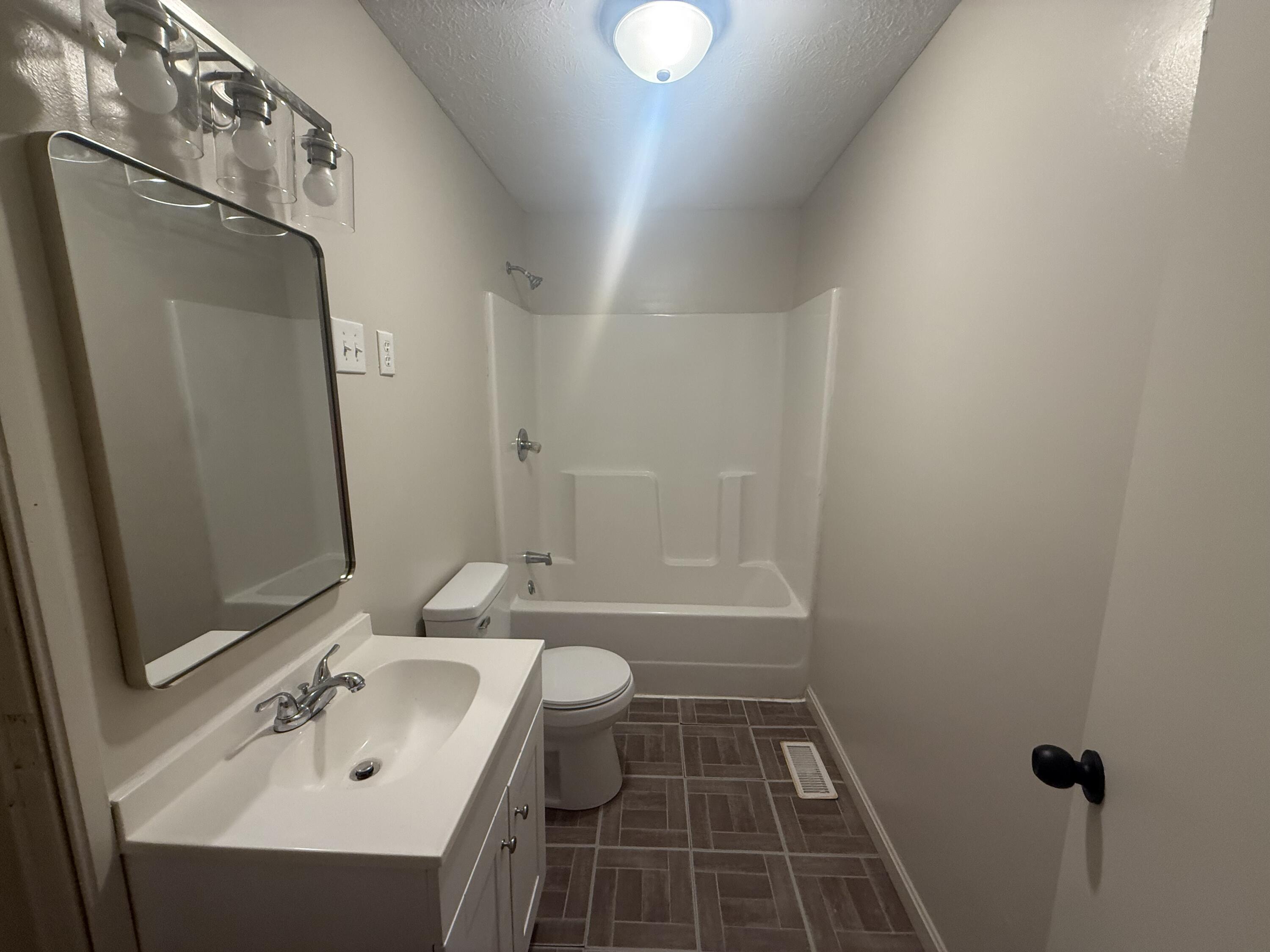 502 N Powell Avenue Property Photo 10