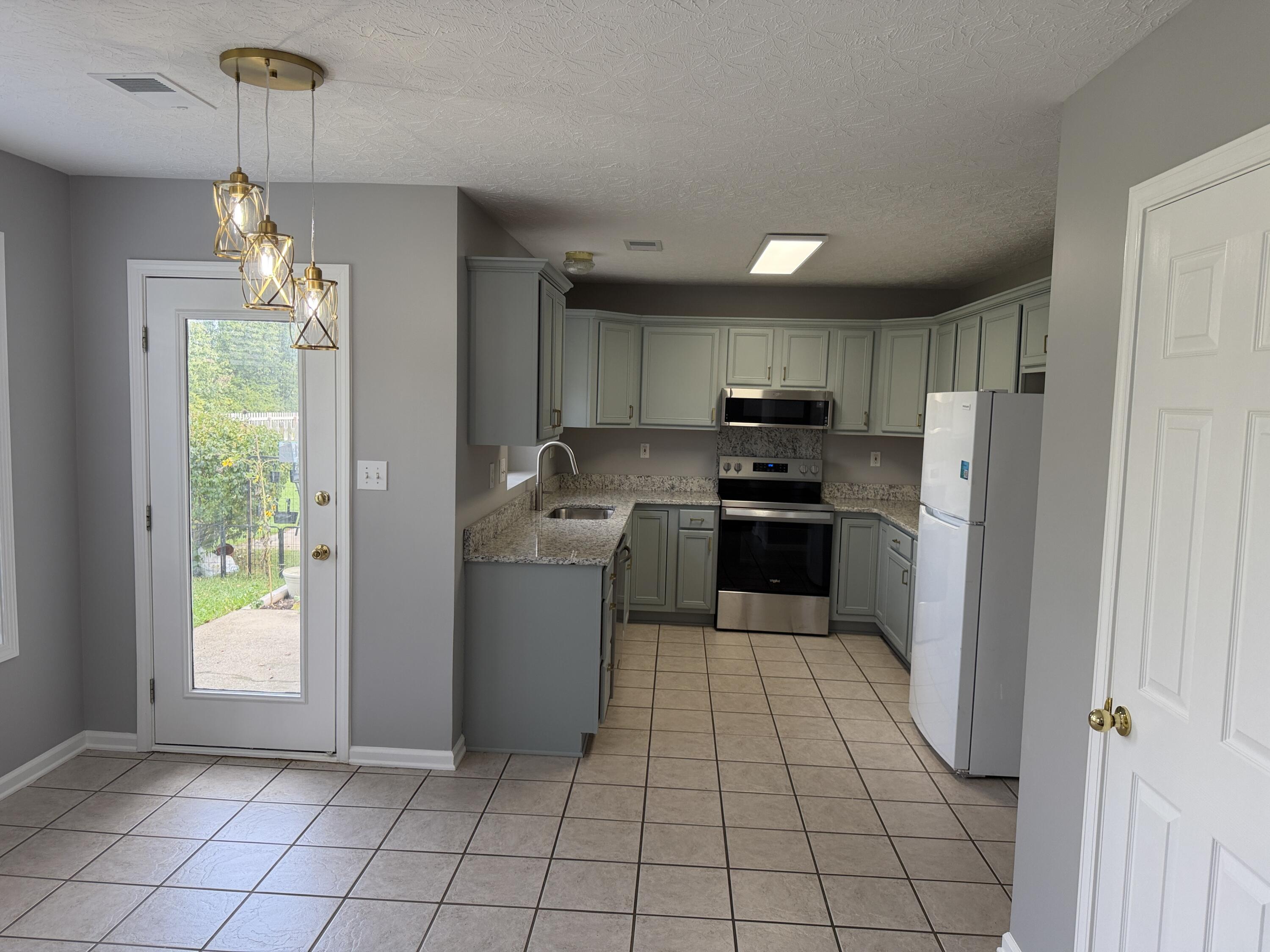 464 Wellington Gardens Drive Property Photo 4