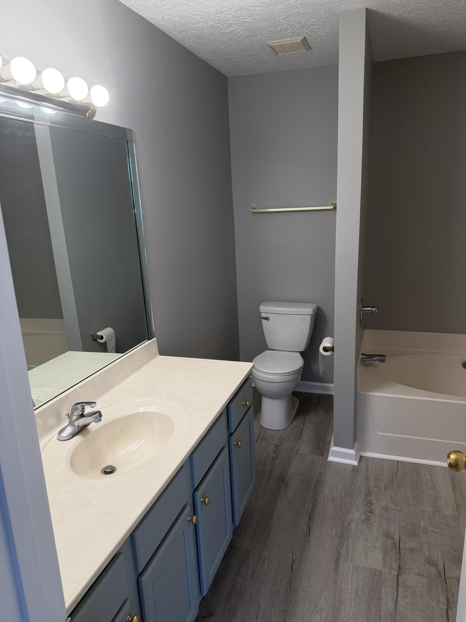 464 Wellington Gardens Drive Property Photo 8