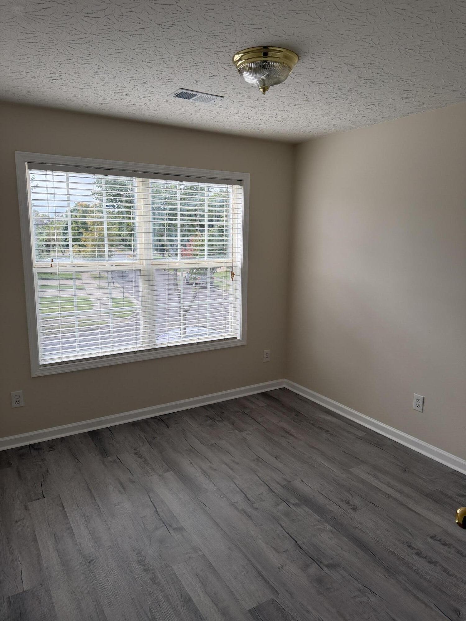 464 Wellington Gardens Drive Property Photo 11