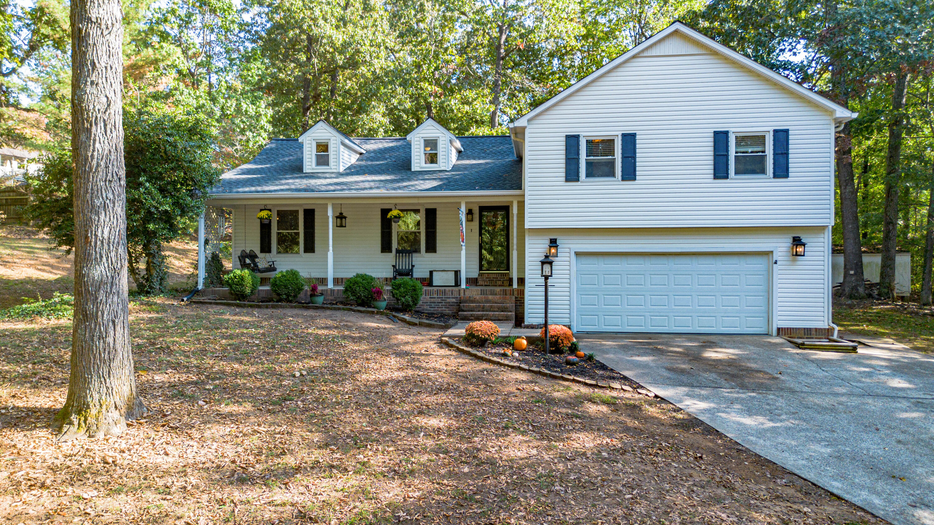 222 Sir Charles Court Property Photo 1