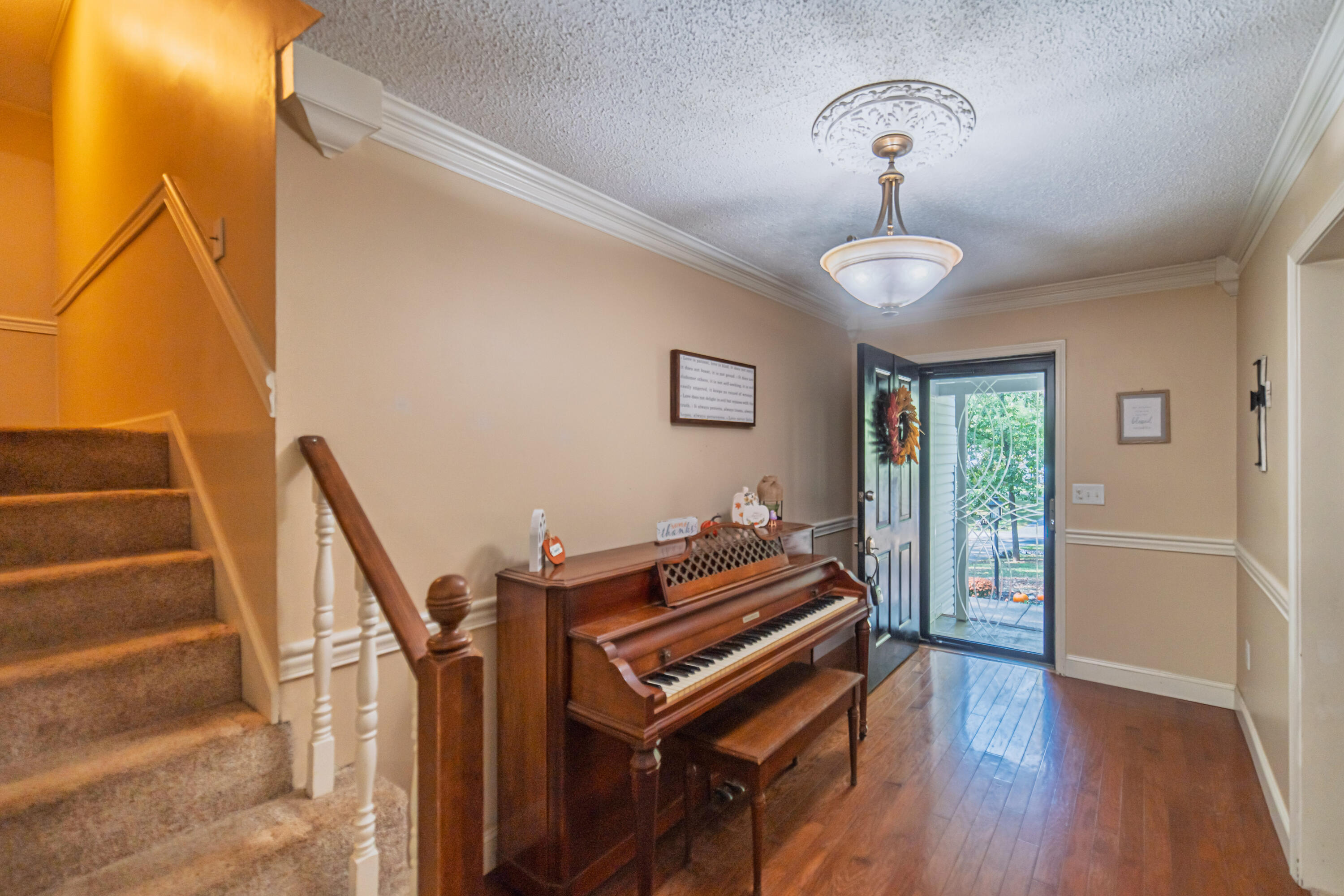 222 Sir Charles Court Property Photo 3