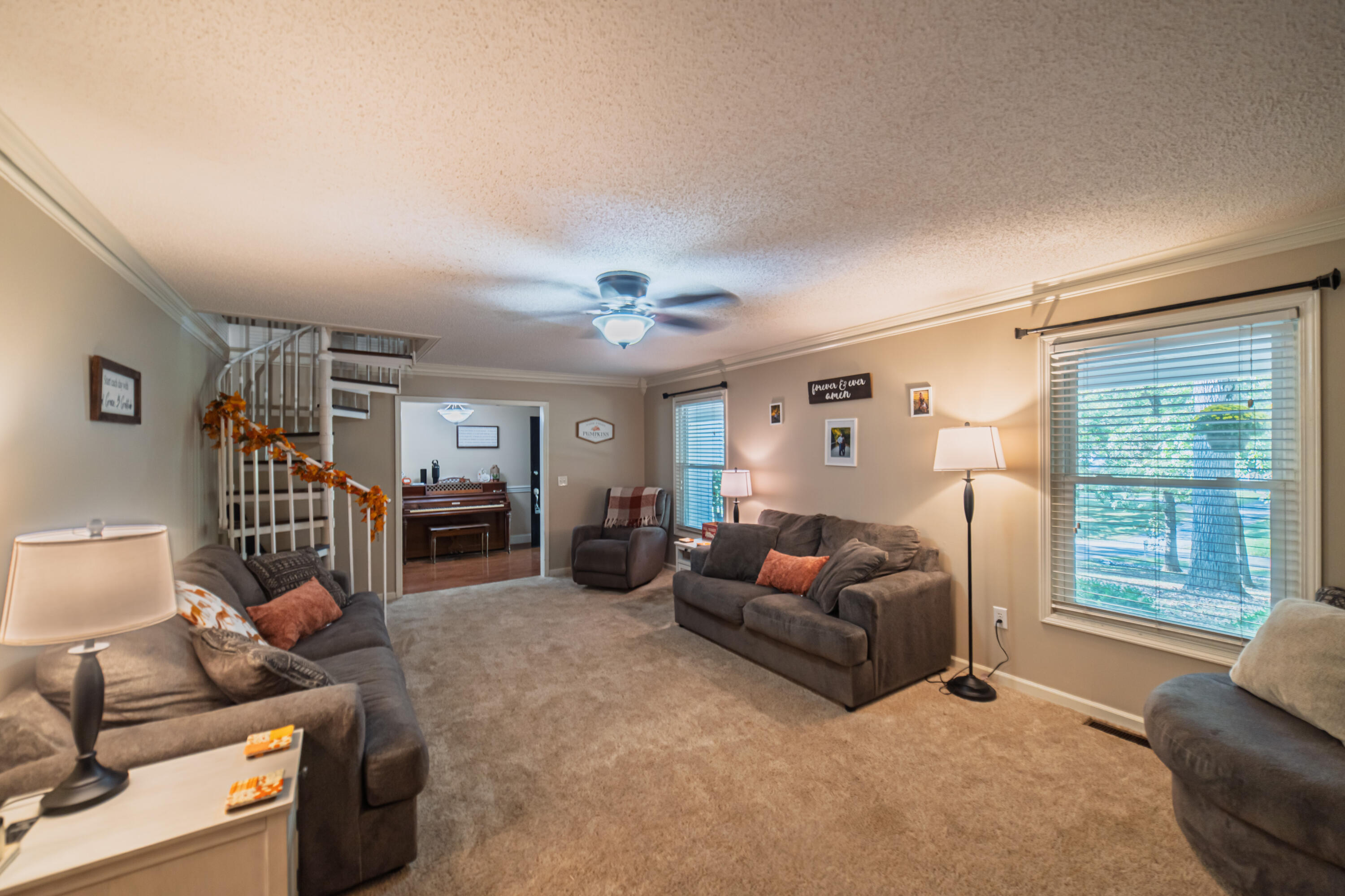 222 Sir Charles Court Property Photo 6
