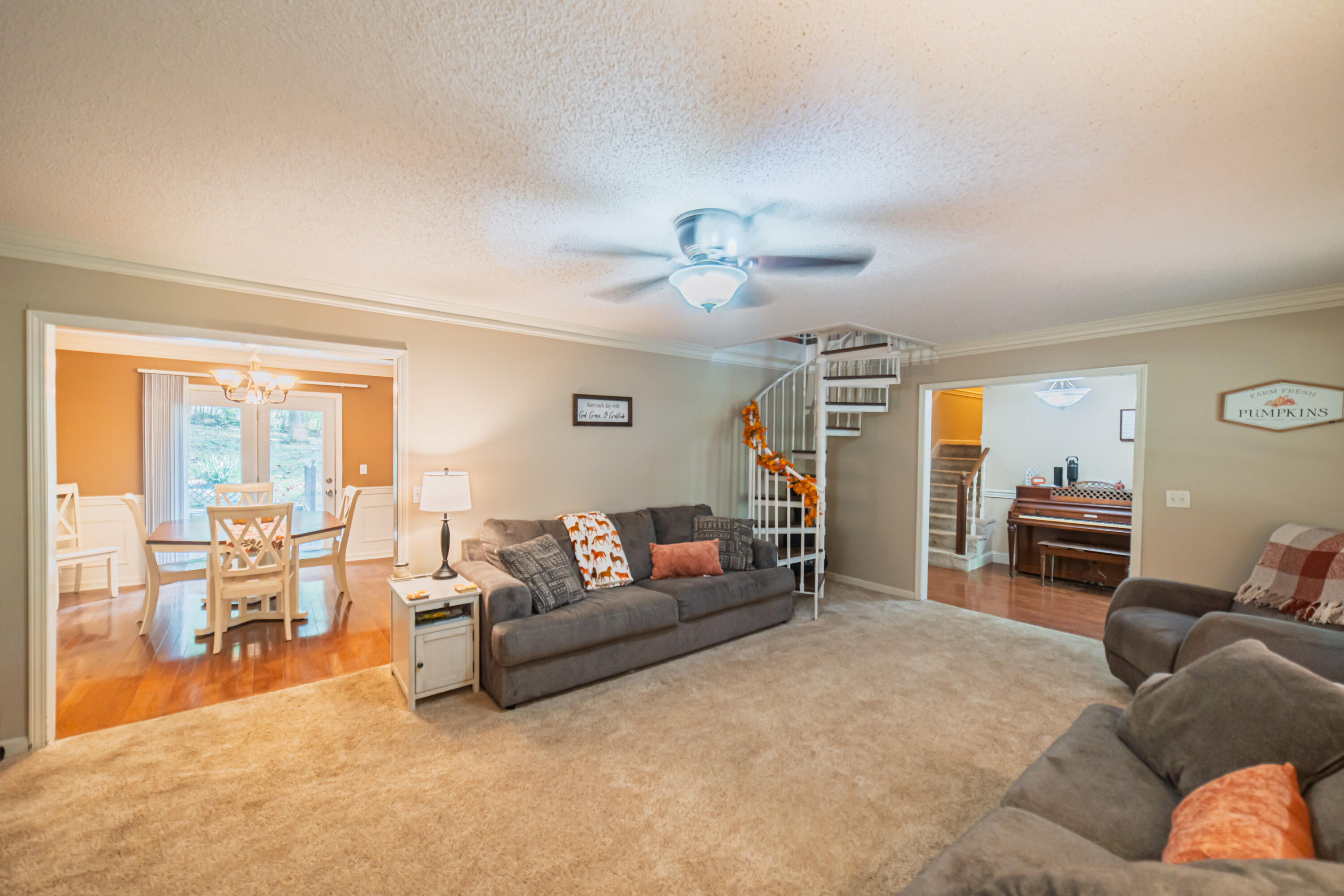 222 Sir Charles Court Property Photo 7