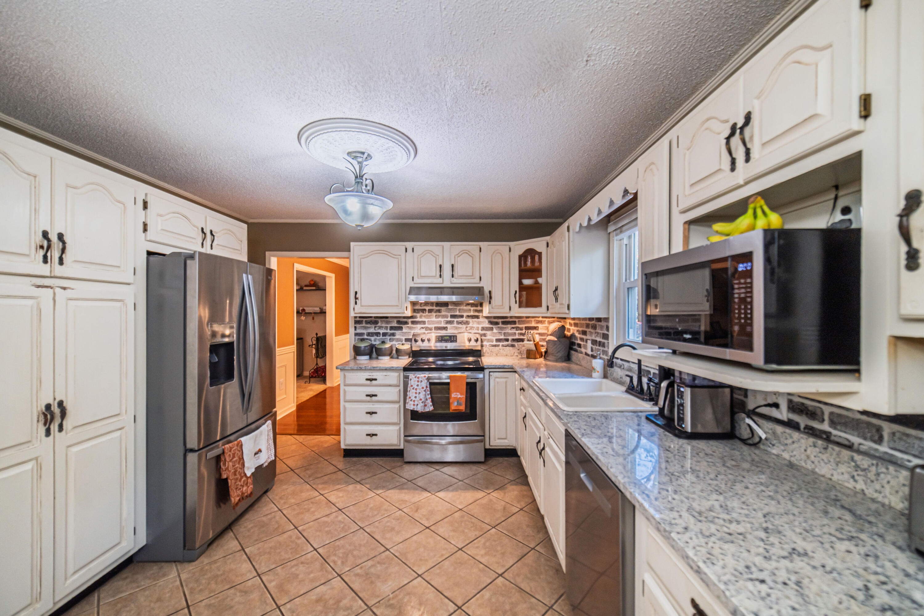 222 Sir Charles Court Property Photo 10