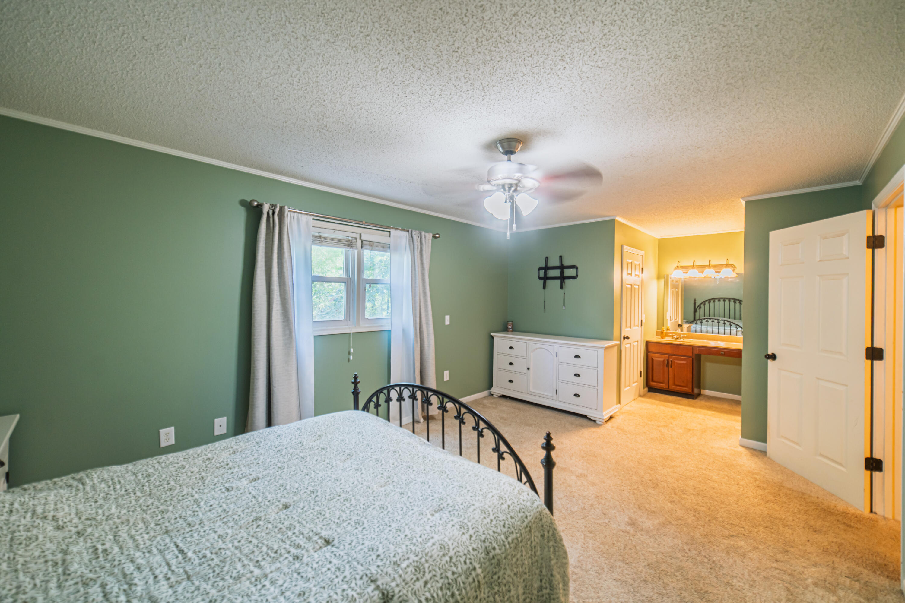 222 Sir Charles Court Property Photo 13