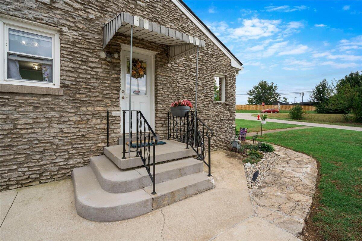 2206 Circle Drive Property Photo 4