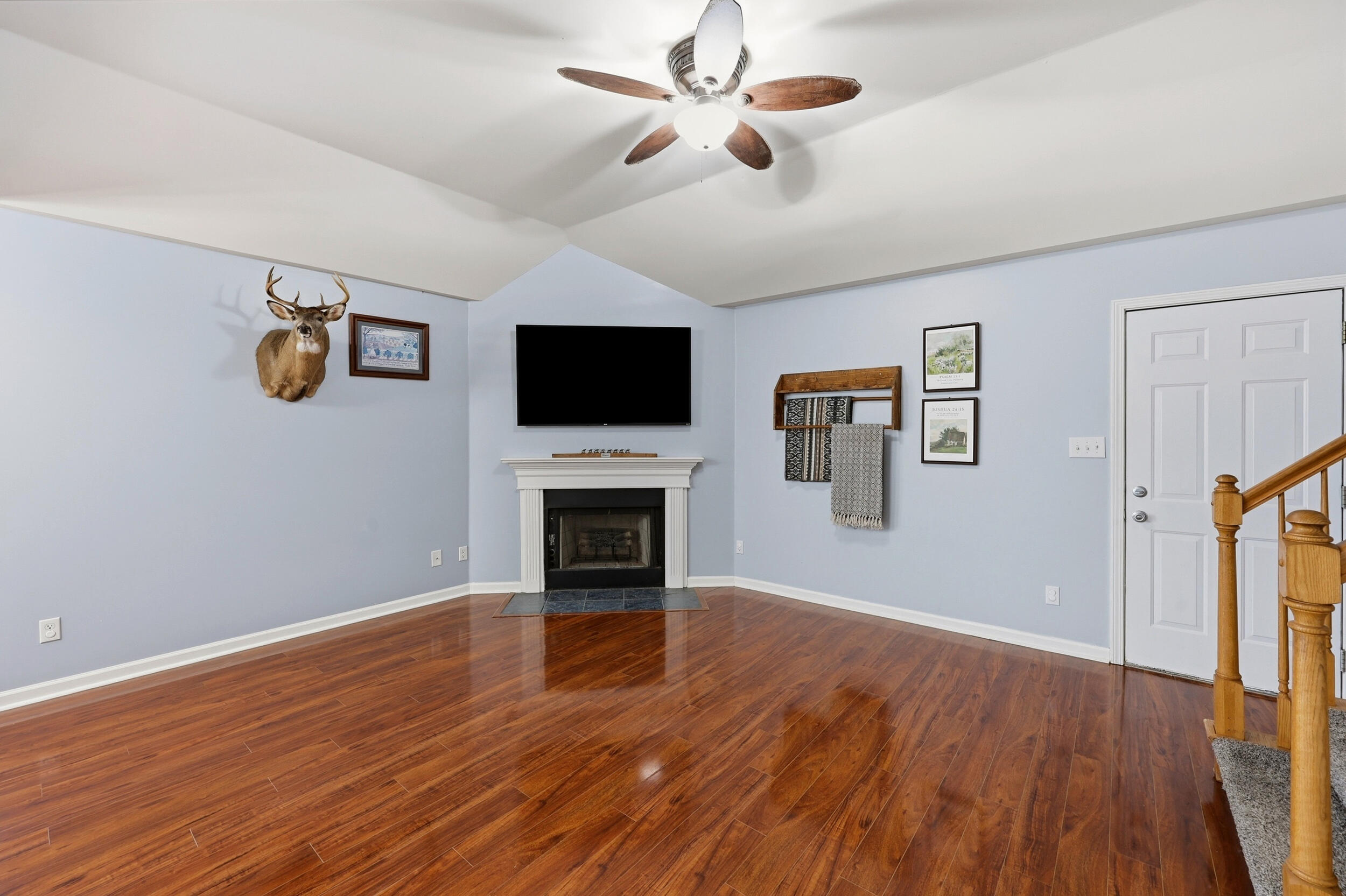 228 Colony Boulevard Property Photo 5