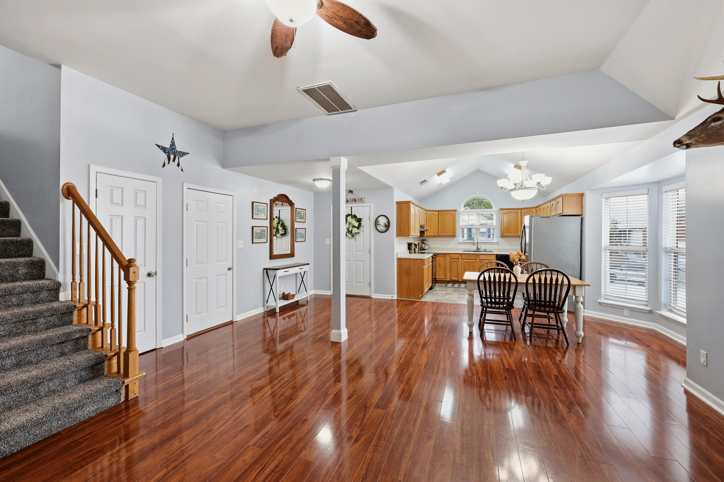 228 Colony Boulevard Property Photo 6