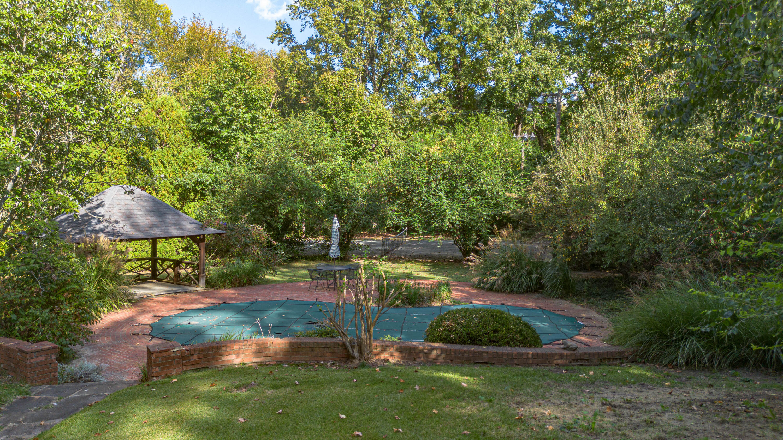 1010 Brand Street Property Photo 4