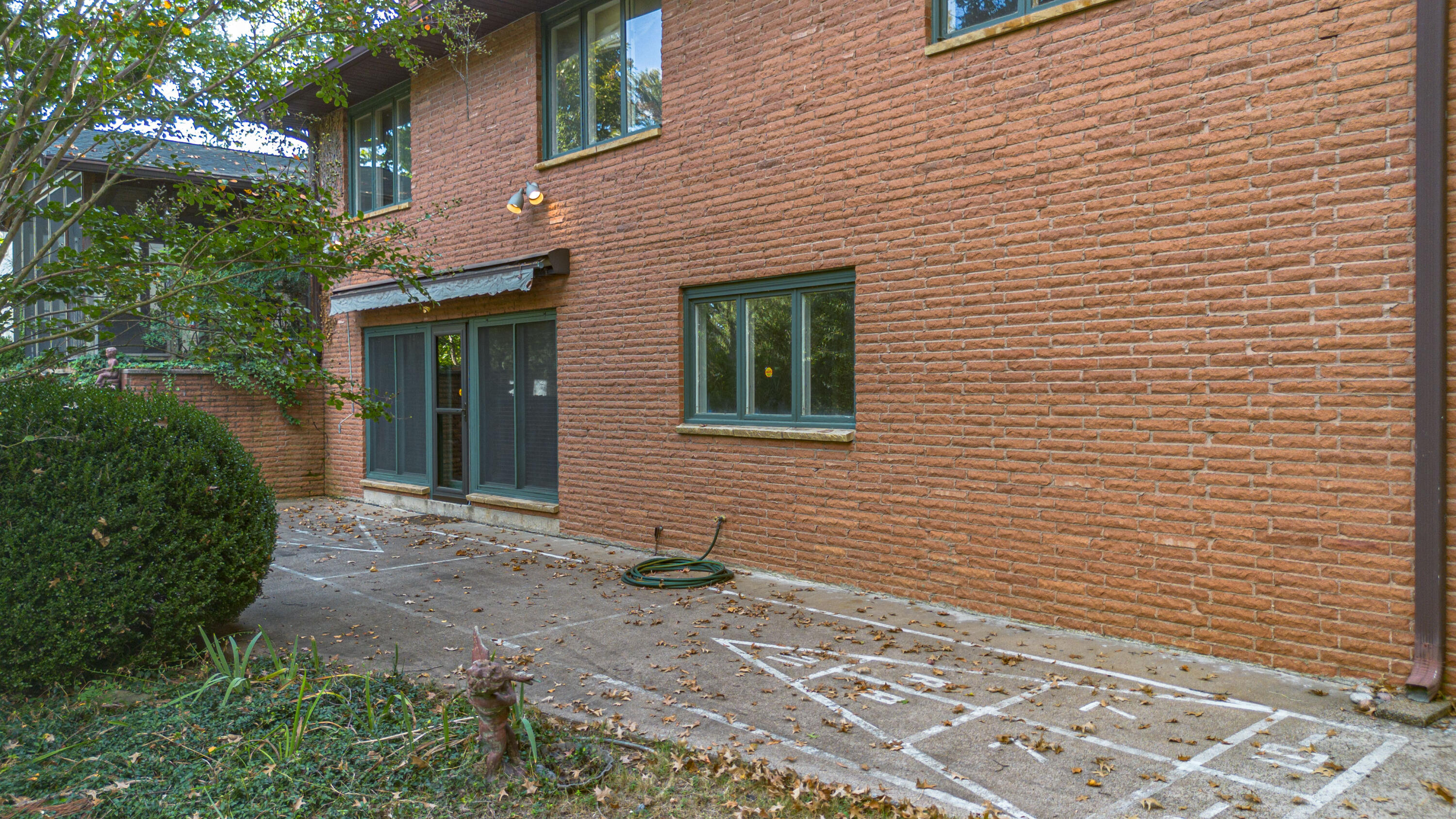 1010 Brand Street Property Photo 6