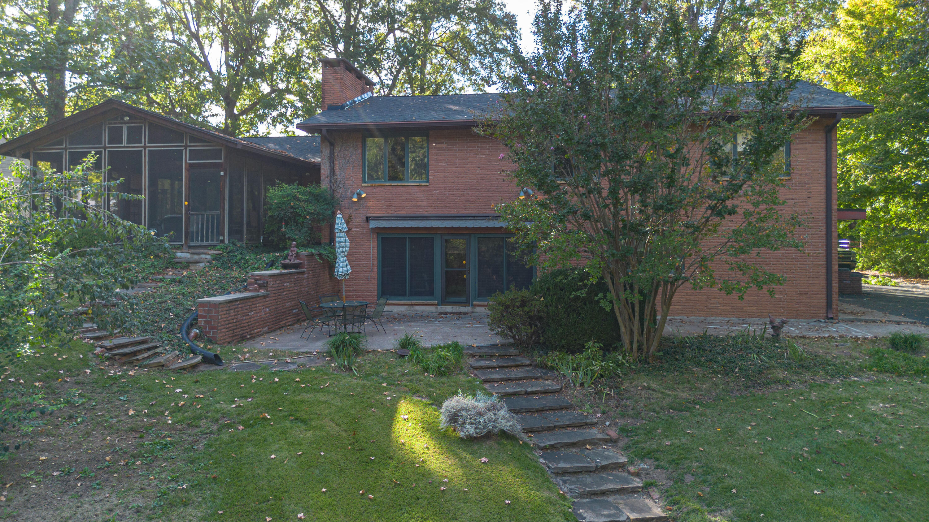 1010 Brand Street Property Photo 15