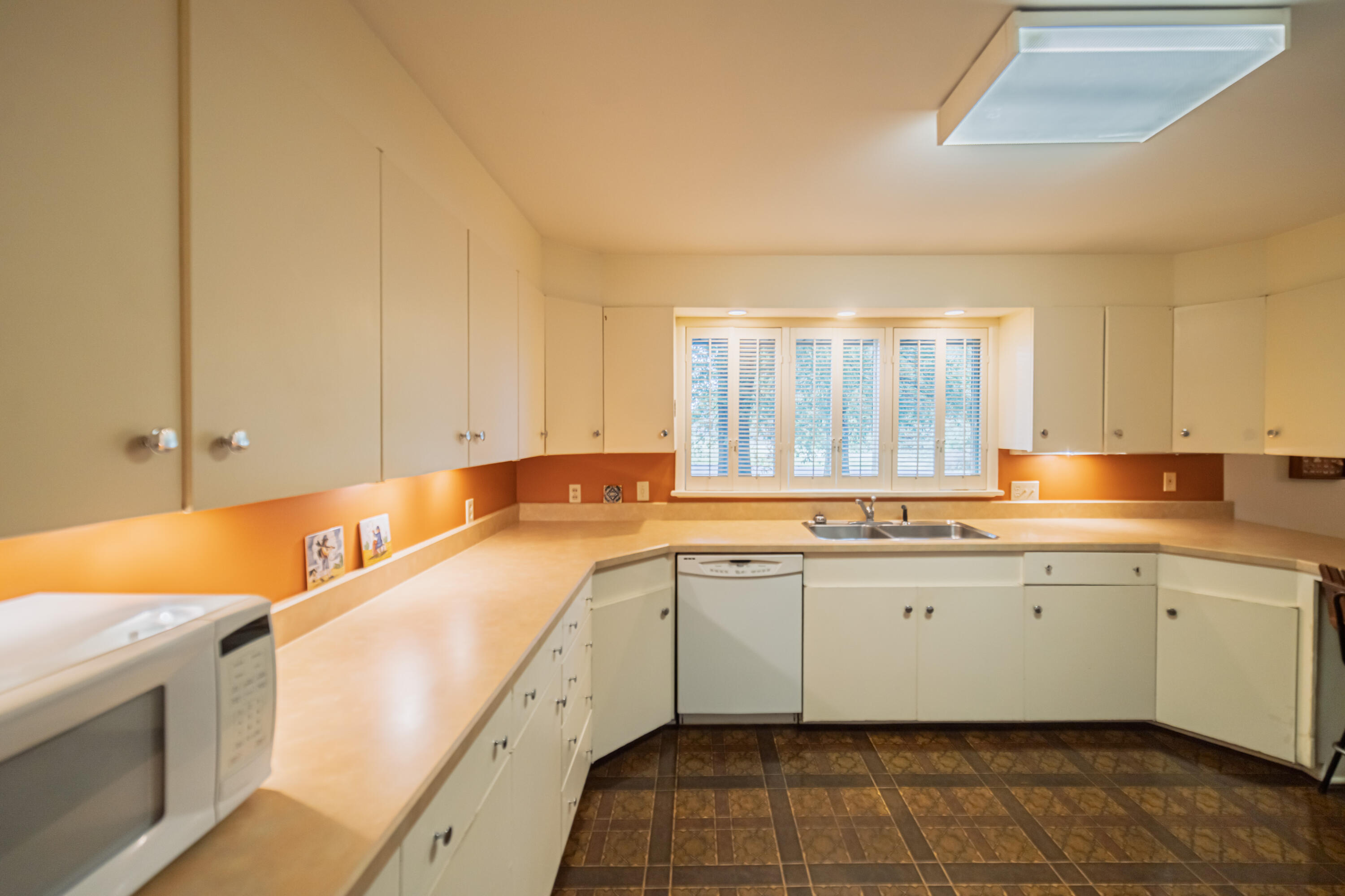 1010 Brand Street Property Photo 23