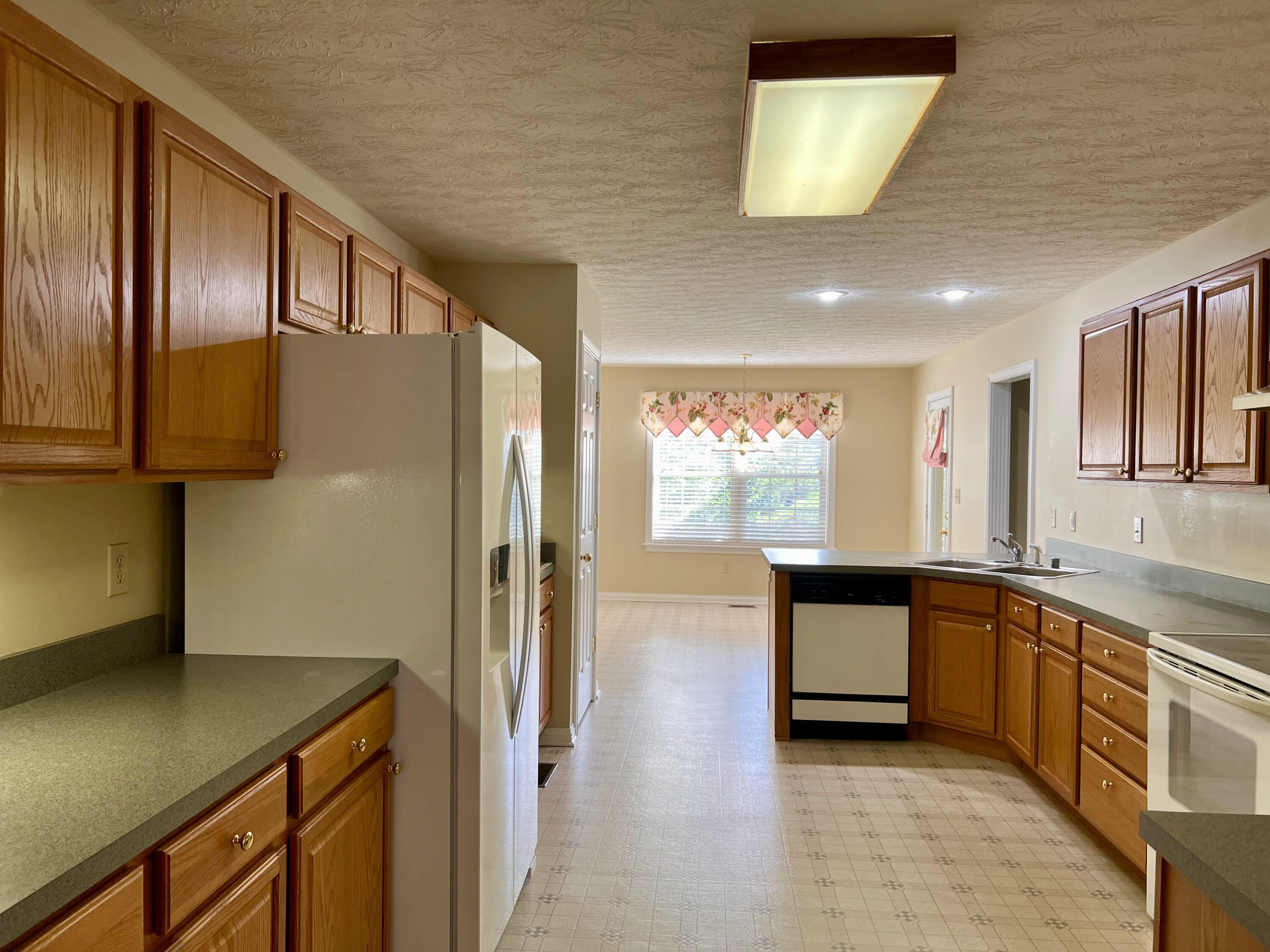 285 Rose Drive Property Photo 8