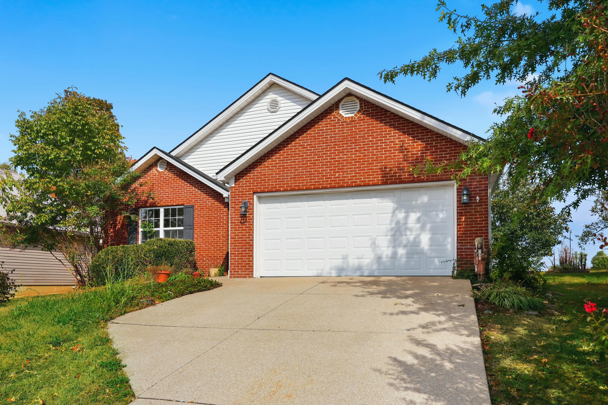 1209 Meadow Glen Drive Property Photo 2