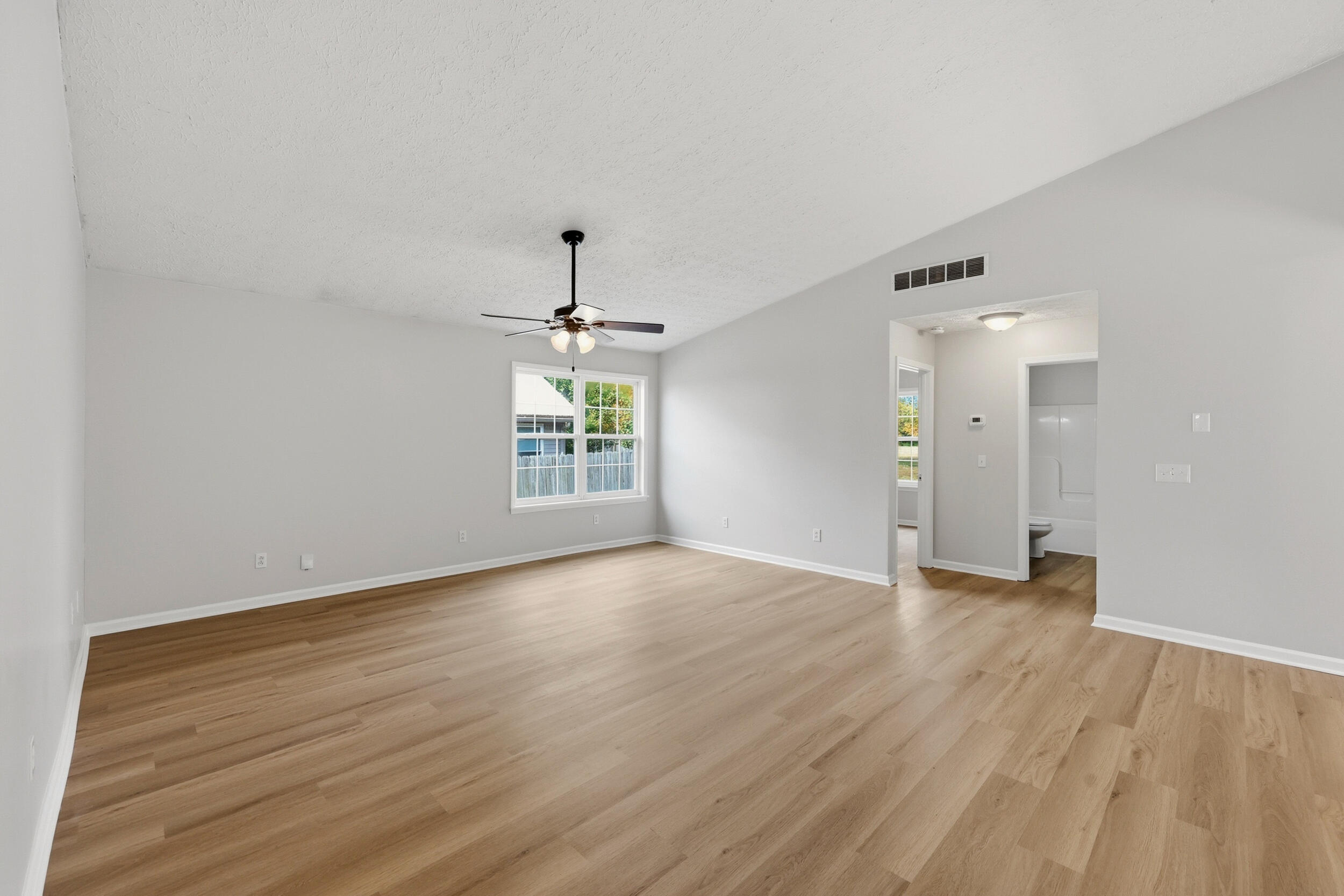 1209 Meadow Glen Drive Property Photo 7