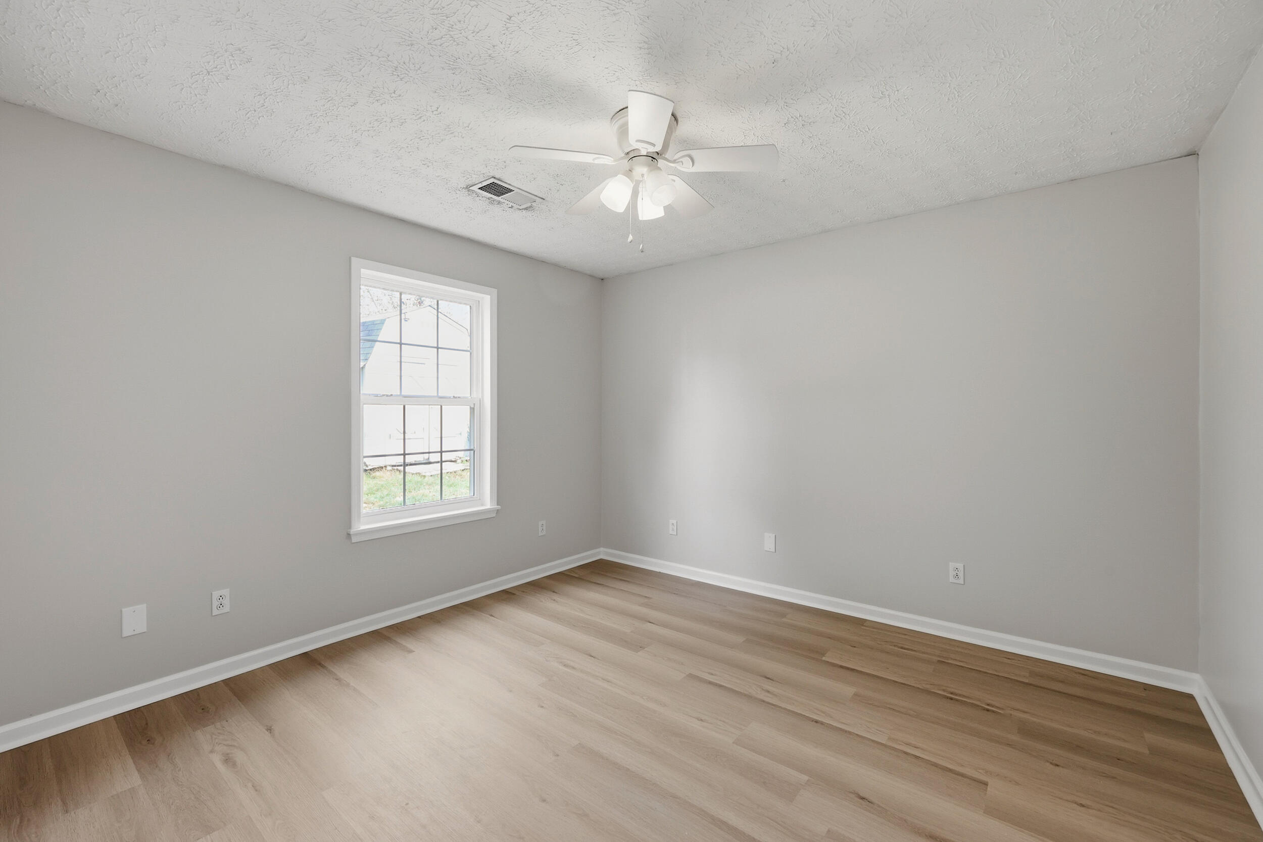 1209 Meadow Glen Drive Property Photo 15