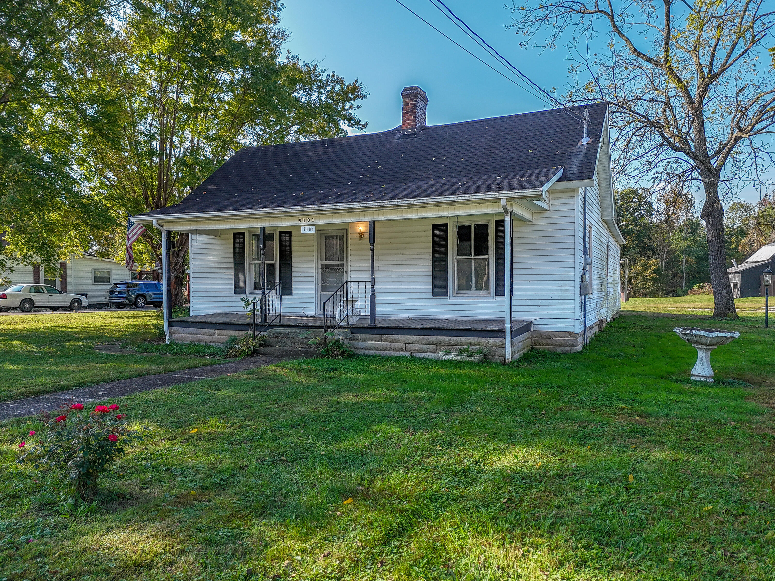 9101 E Highway 60 Property Photo 2
