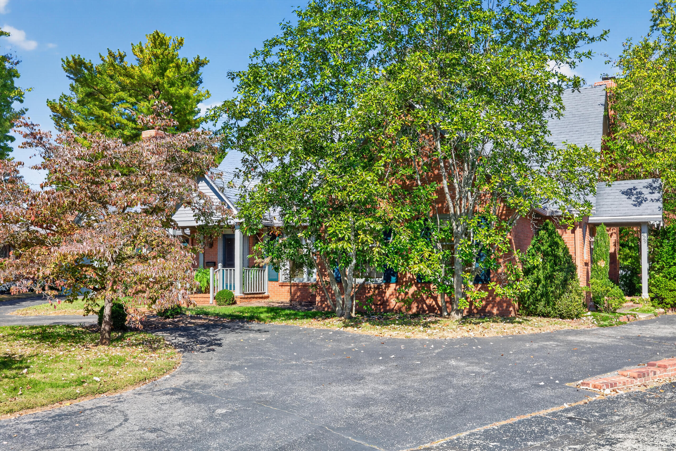227 Fontaine Circle Property Photo 3
