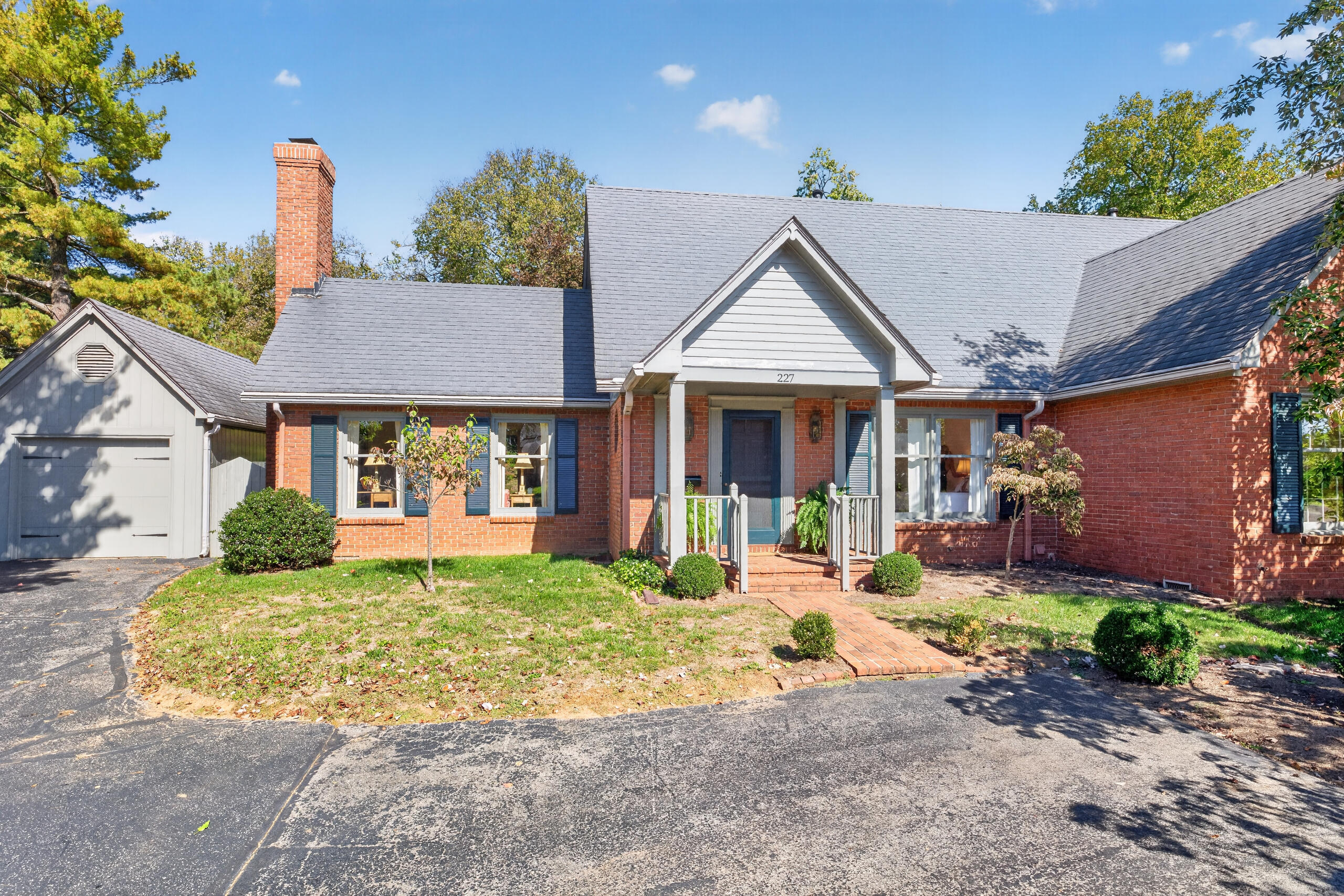 227 Fontaine Circle Property Photo 4
