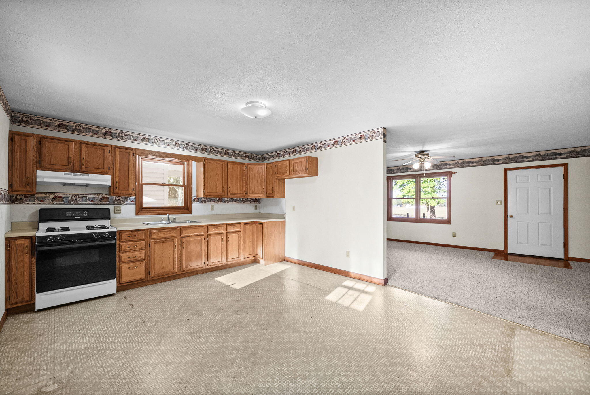 16350 Froghop Road Property Photo 6