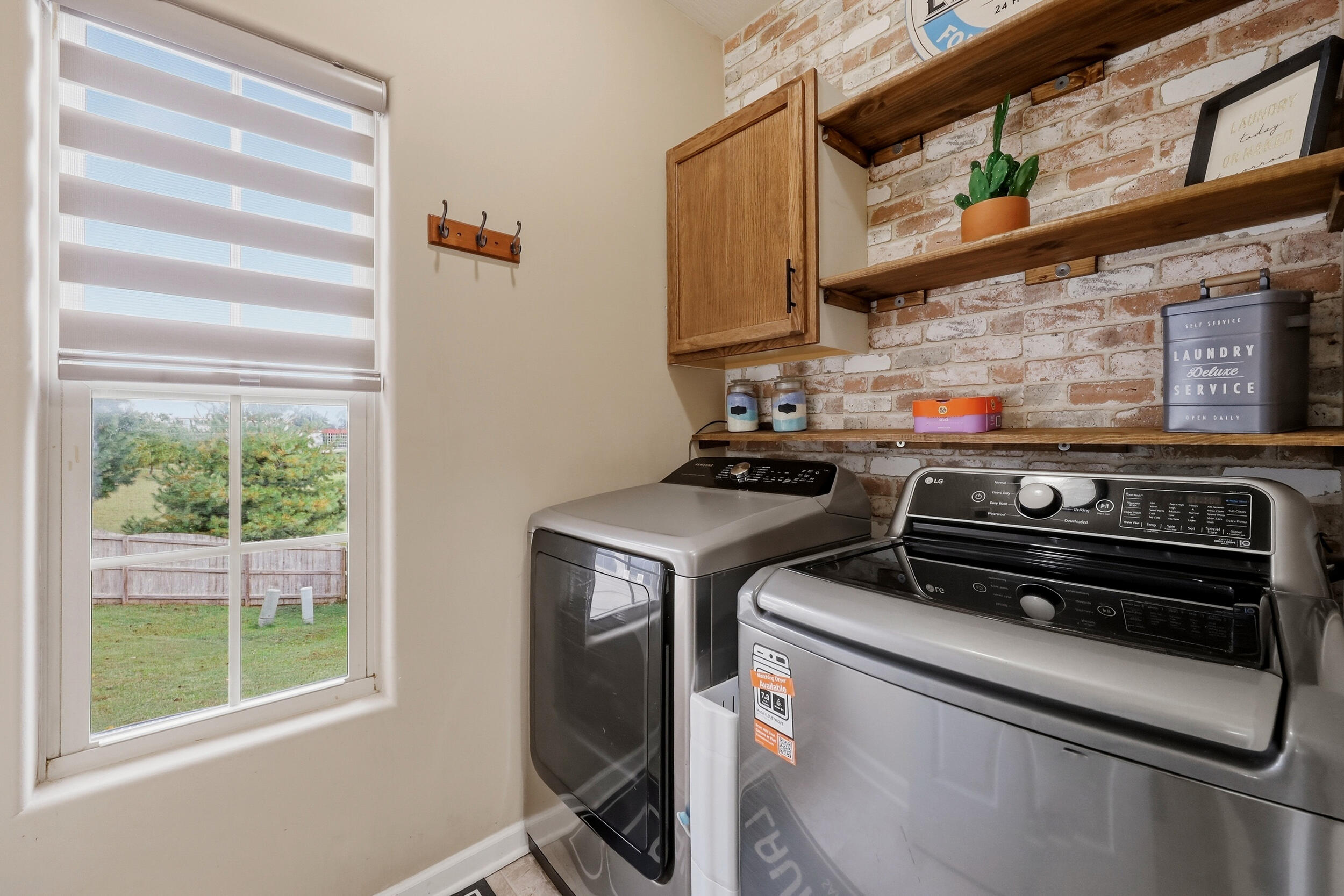 2244 Walcot Way Property Photo 13