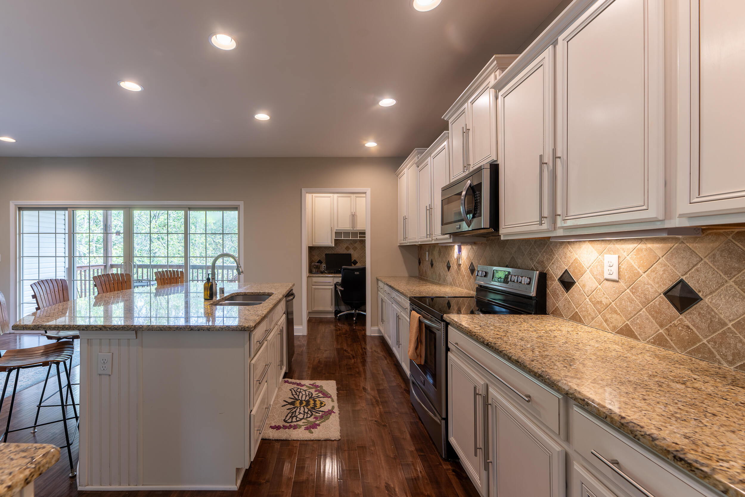 139 Waterside Drive Property Photo 8