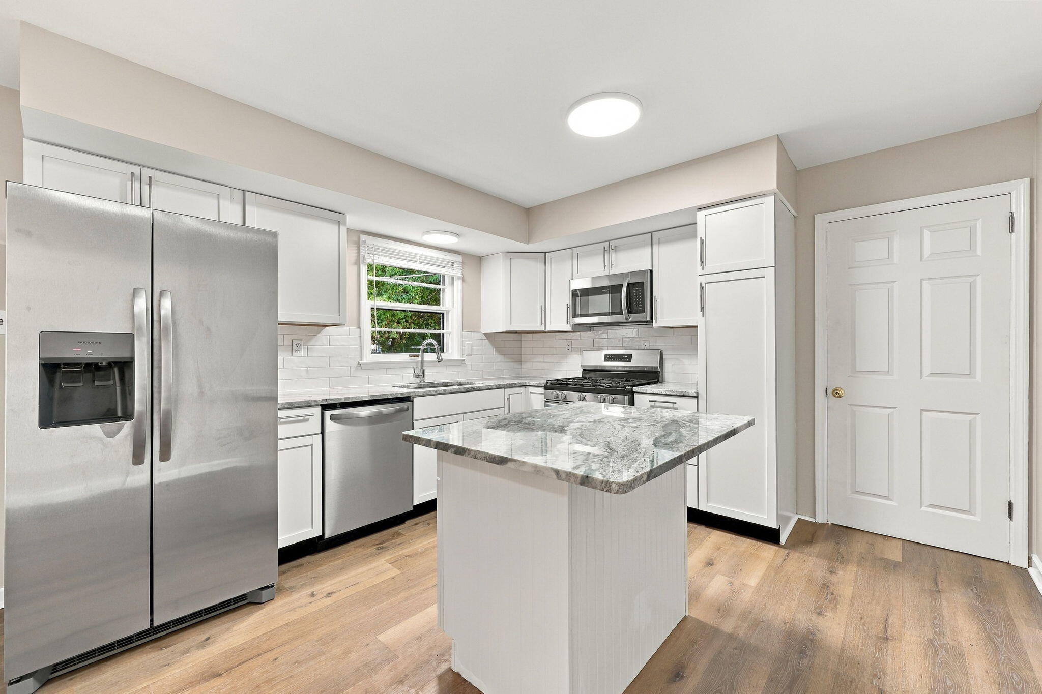 2131 Alexandria Drive Property Photo 3