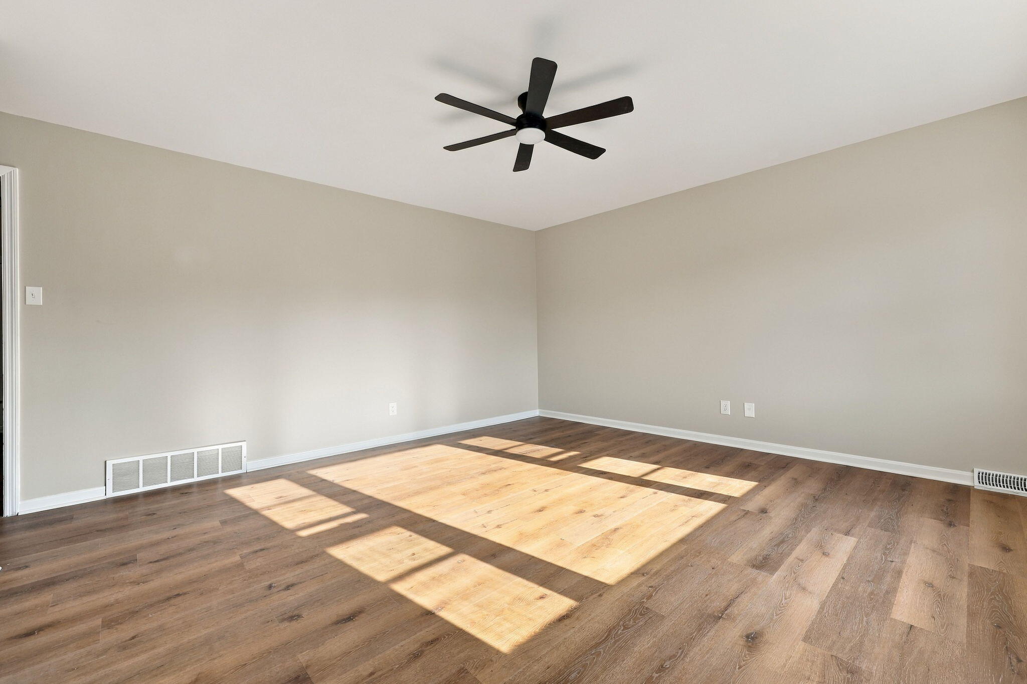 2131 Alexandria Drive Property Photo 8