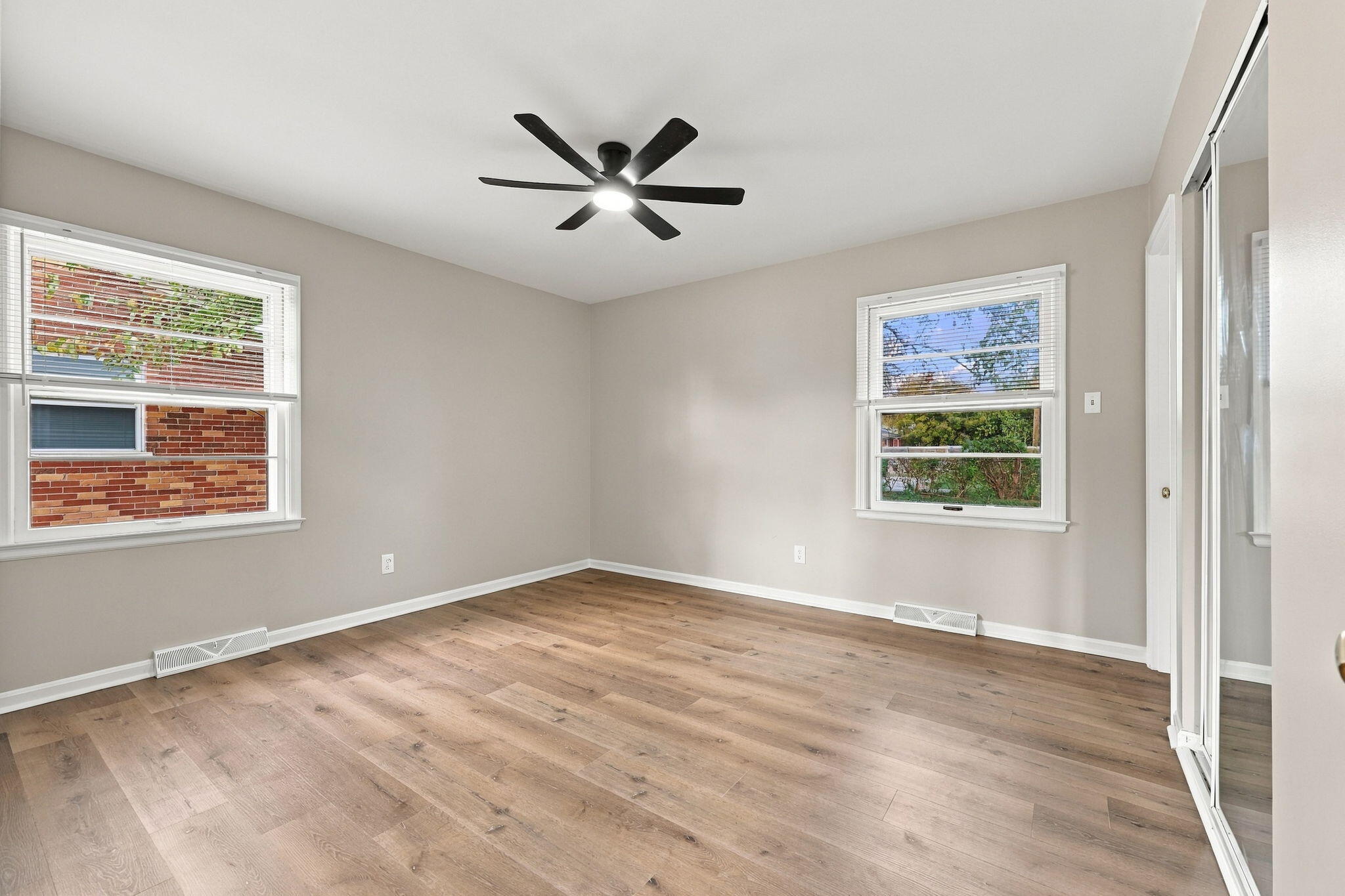 2131 Alexandria Drive Property Photo 20