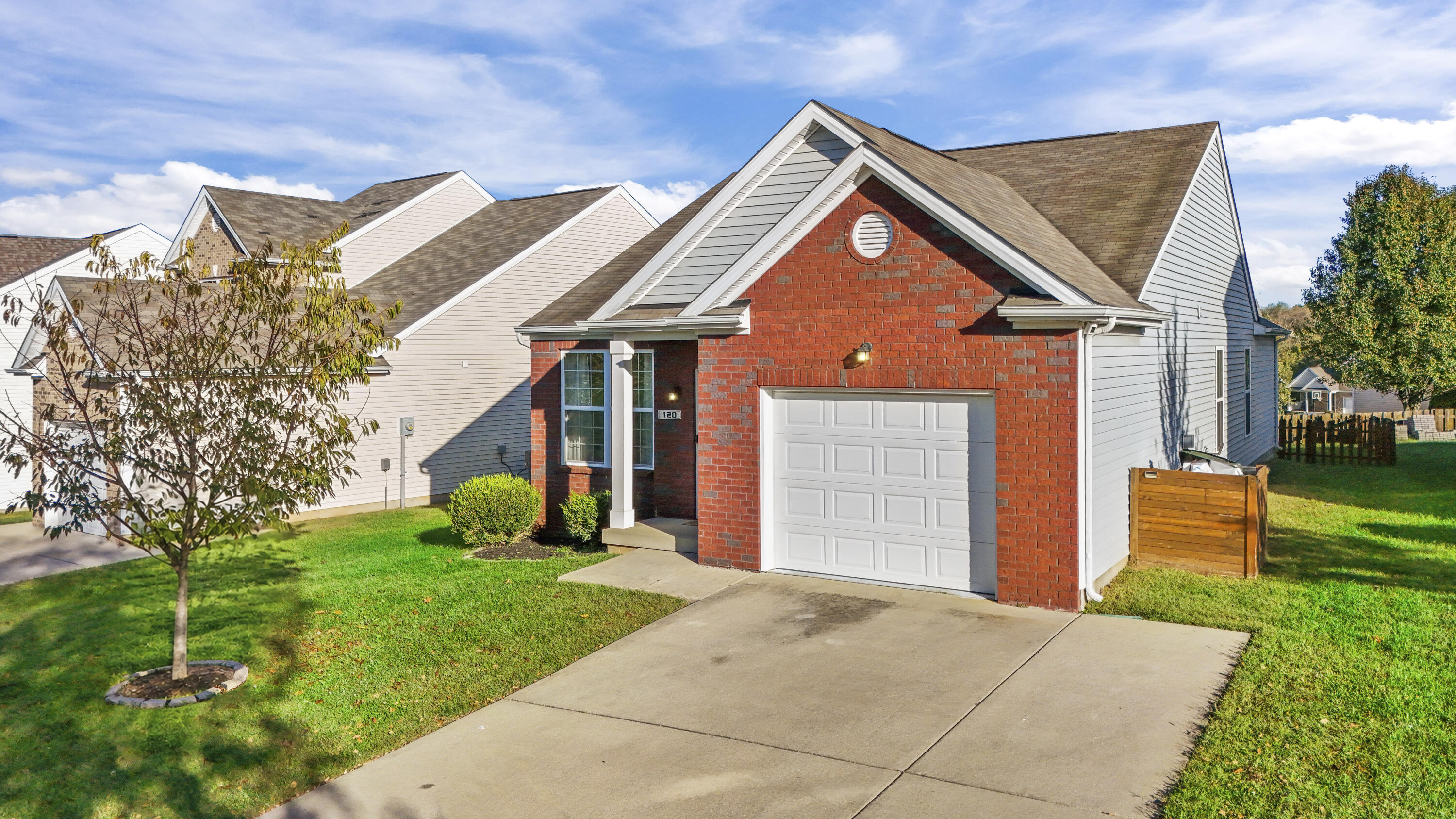 120 Thorndale Drive Property Photo 3