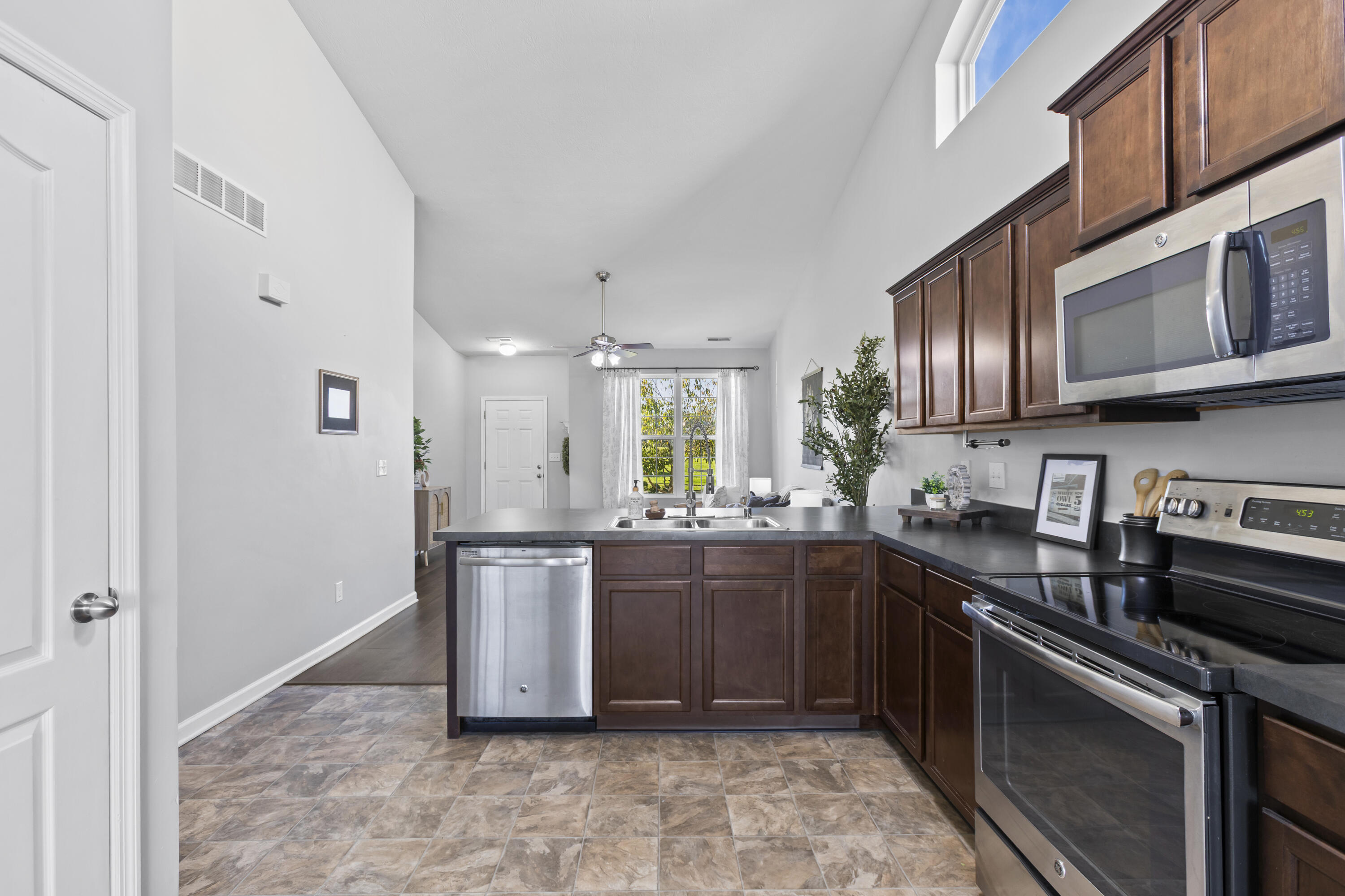 120 Thorndale Drive Property Photo 8
