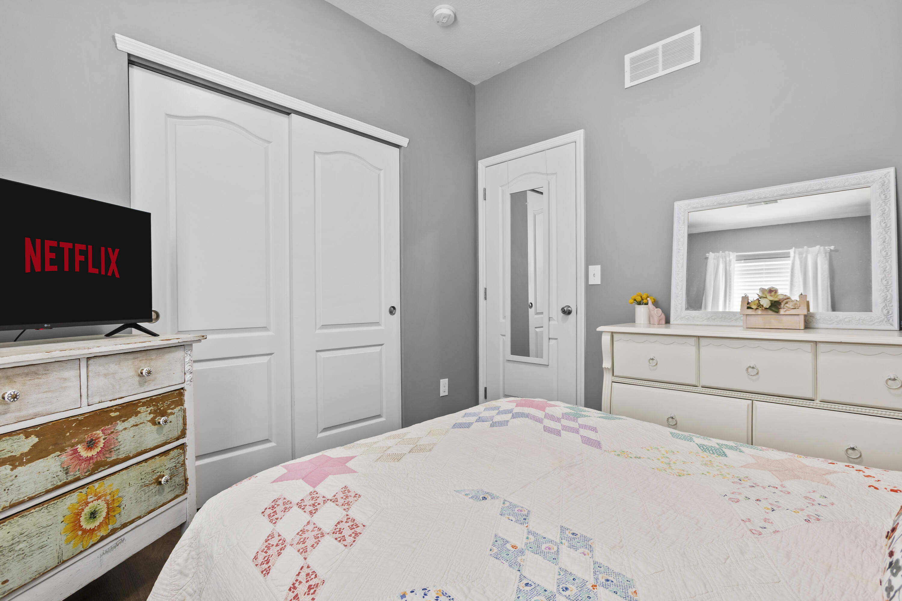 120 Thorndale Drive Property Photo 18