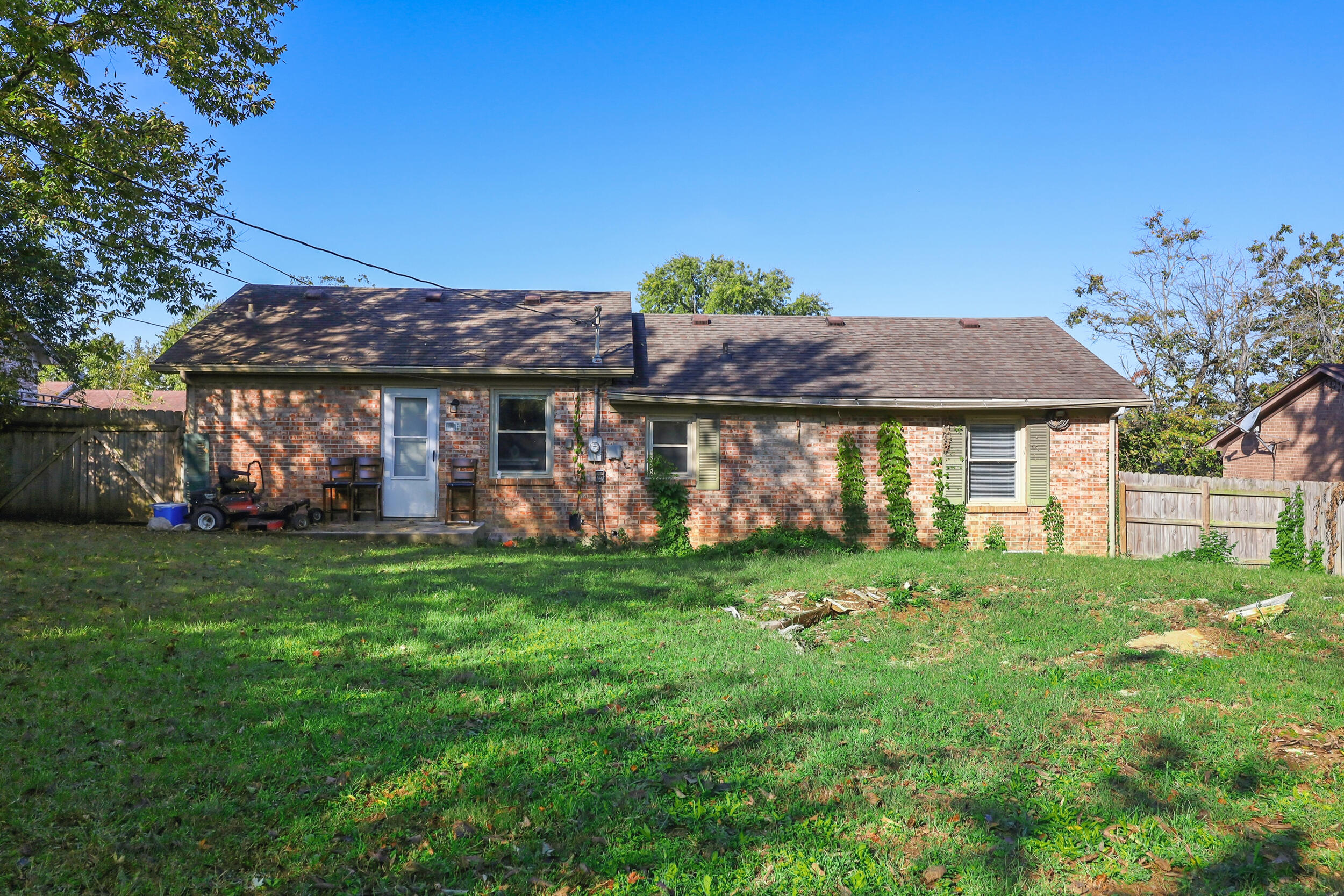 105 Oakwood Drive Property Photo 1