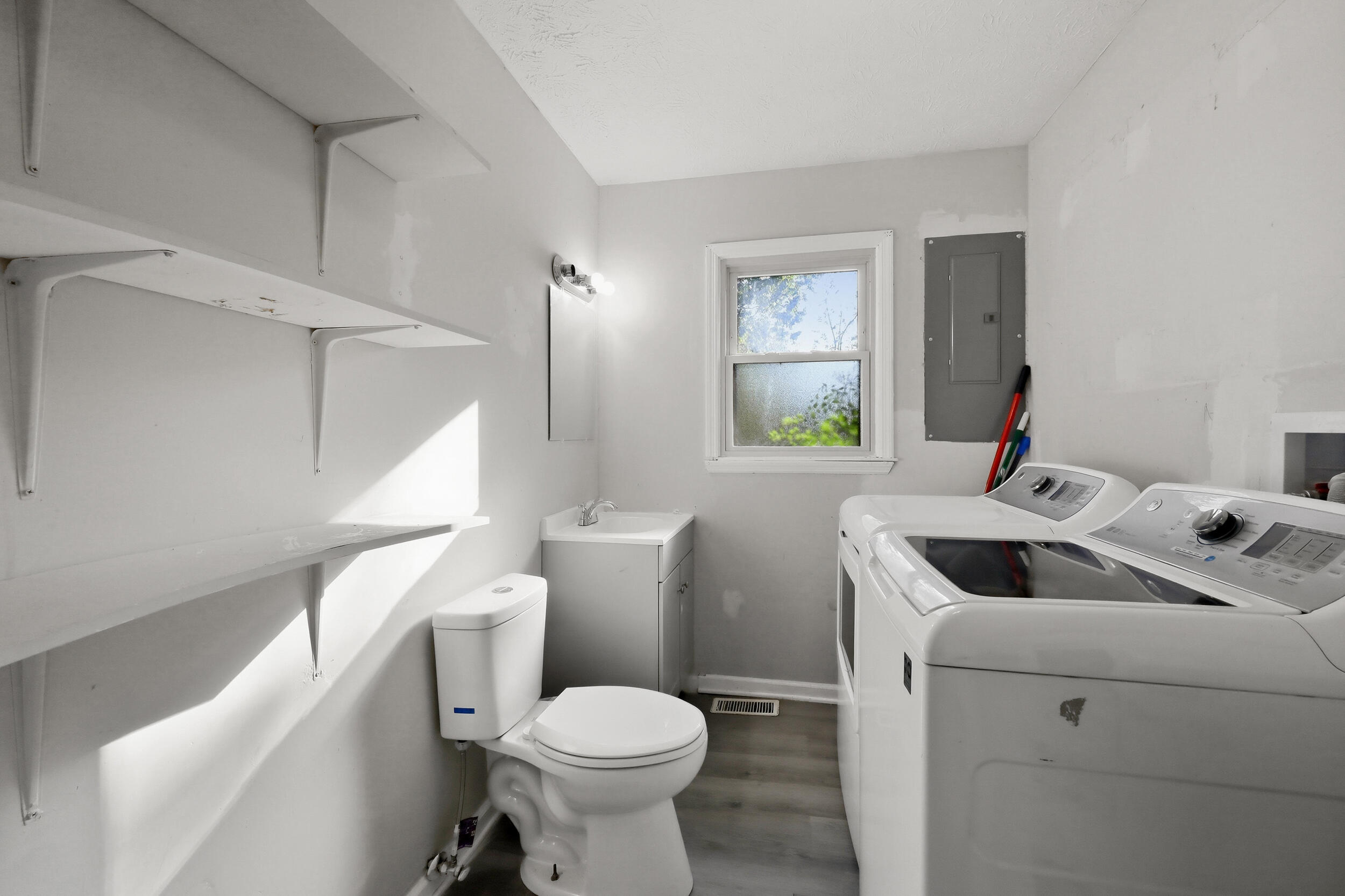 105 Oakwood Drive Property Photo 24