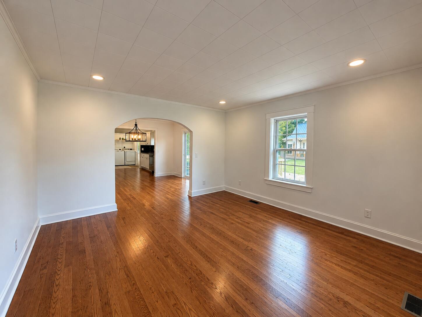 288 Broadway Street Property Photo 4