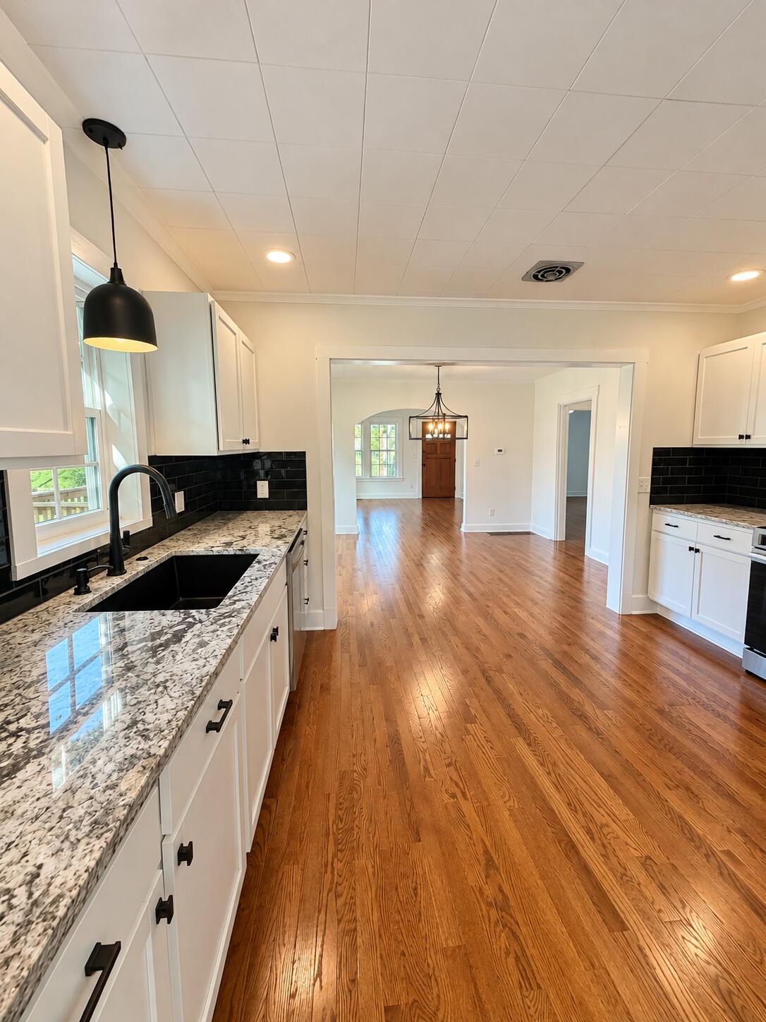 288 Broadway Street Property Photo 9
