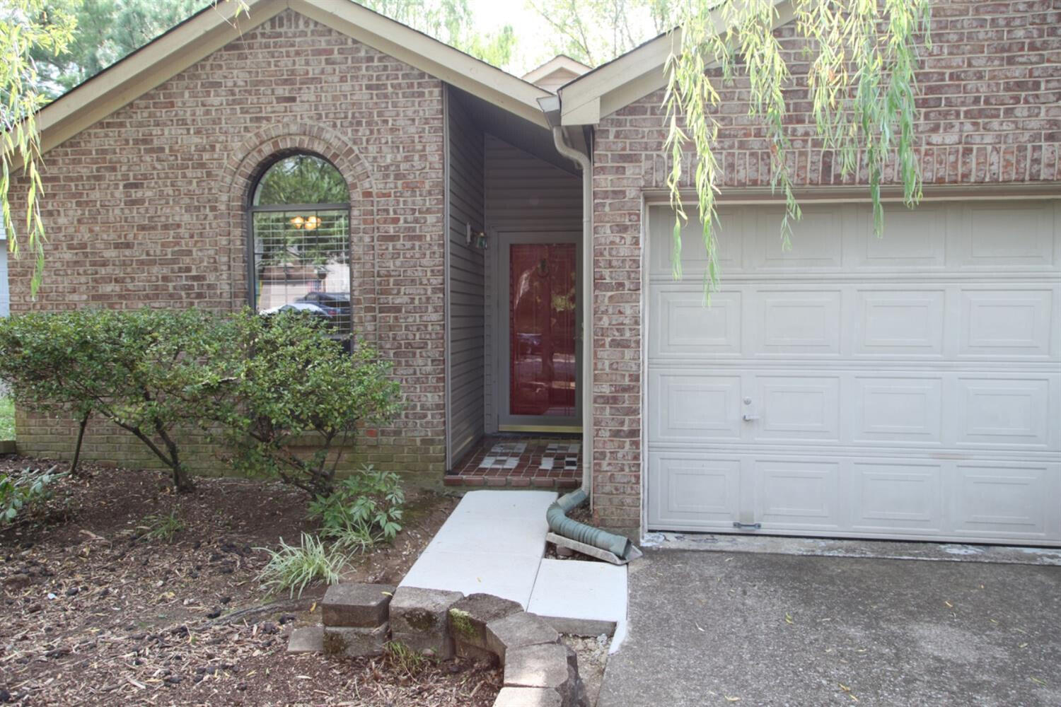 1374 The Kings Court Property Photo 1