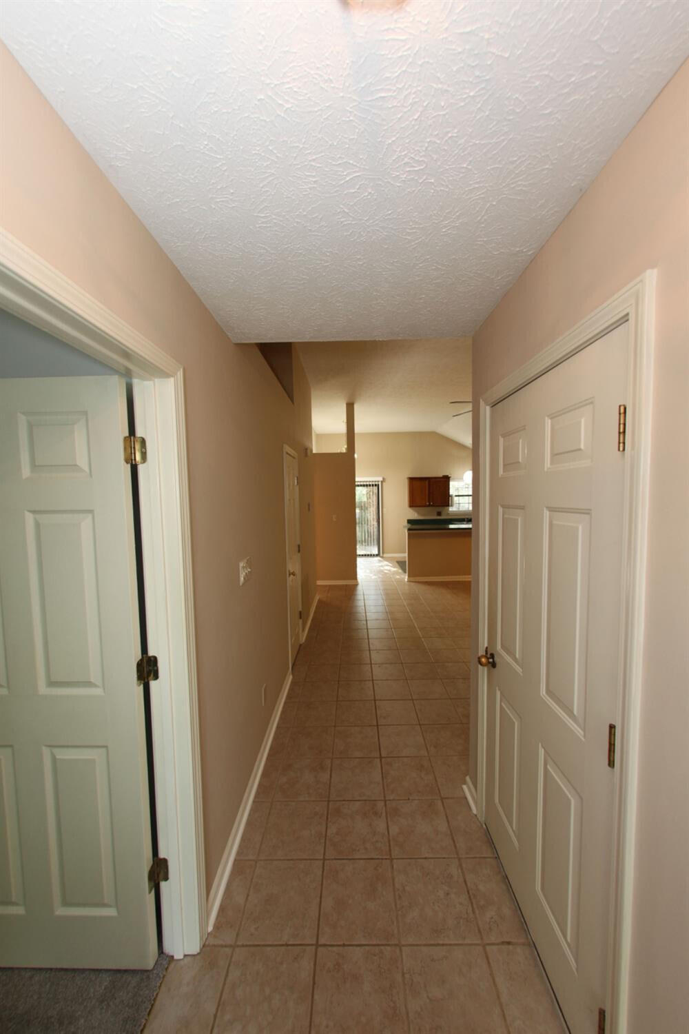 1374 The Kings Court Property Photo 6