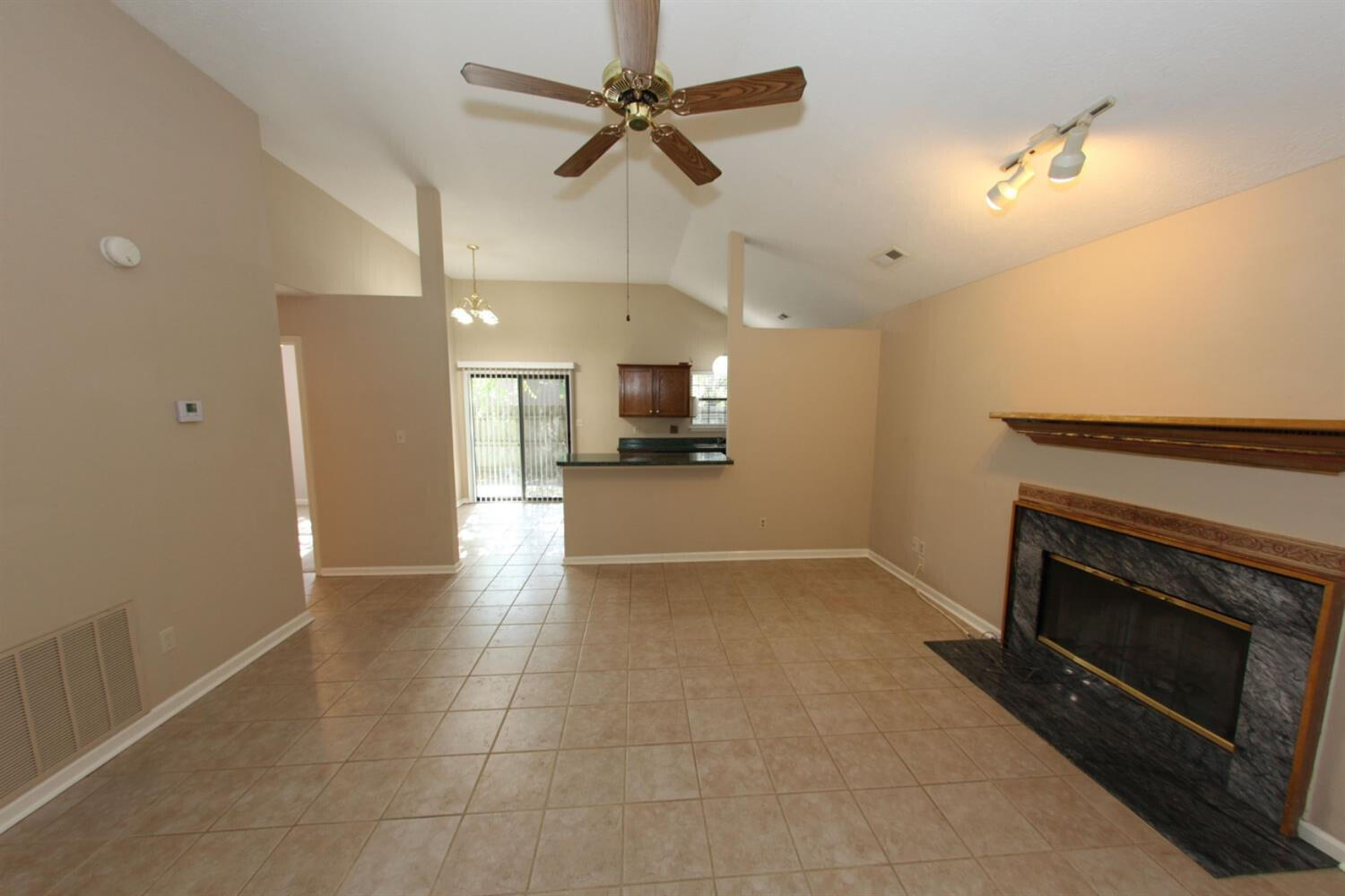 1374 The Kings Court Property Photo 7