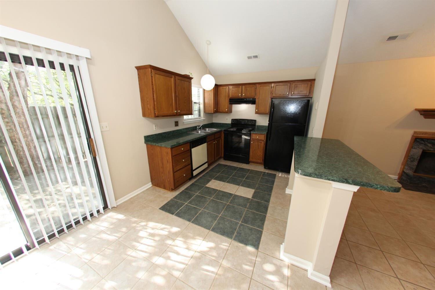 1374 The Kings Court Property Photo 8