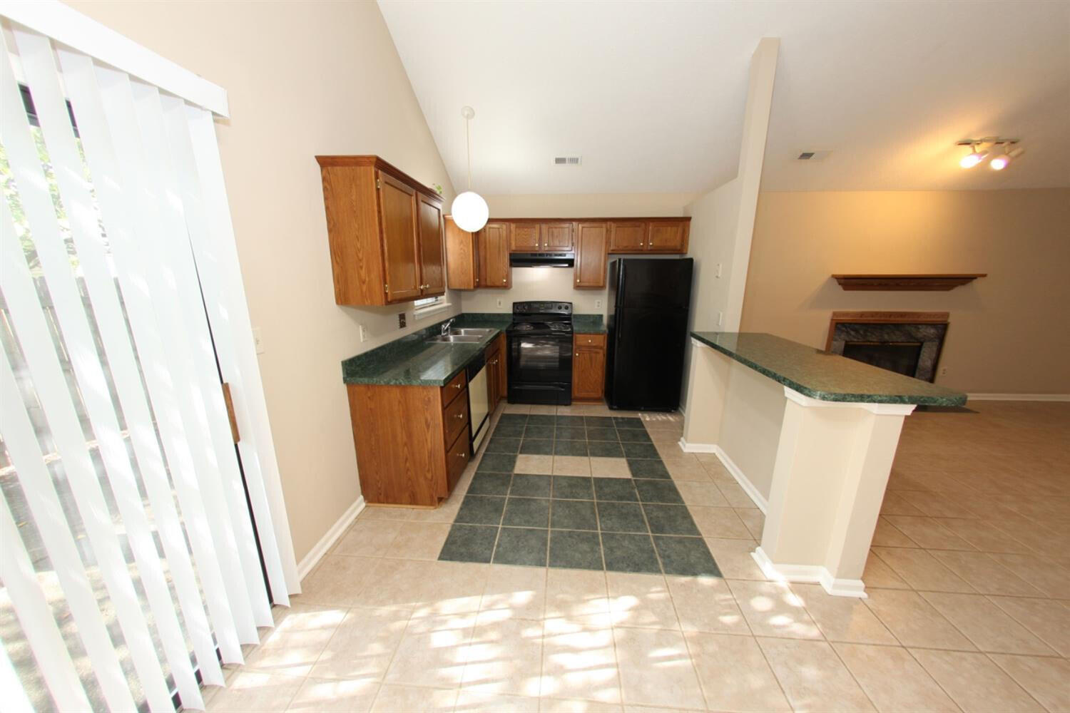 1374 The Kings Court Property Photo 9
