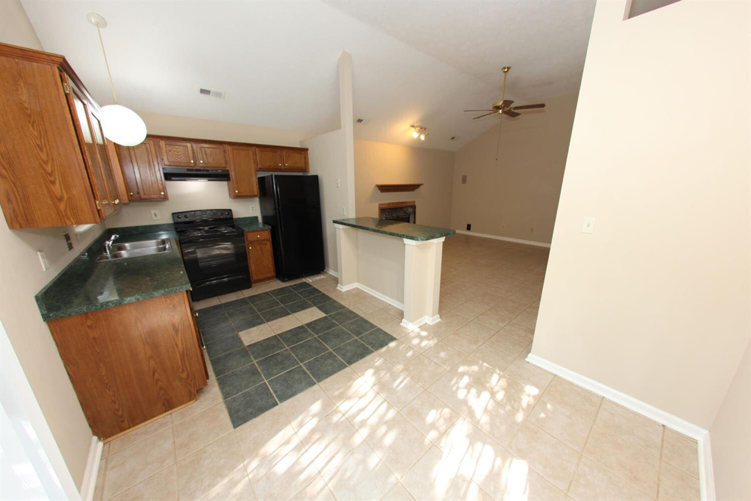 1374 The Kings Court Property Photo 10