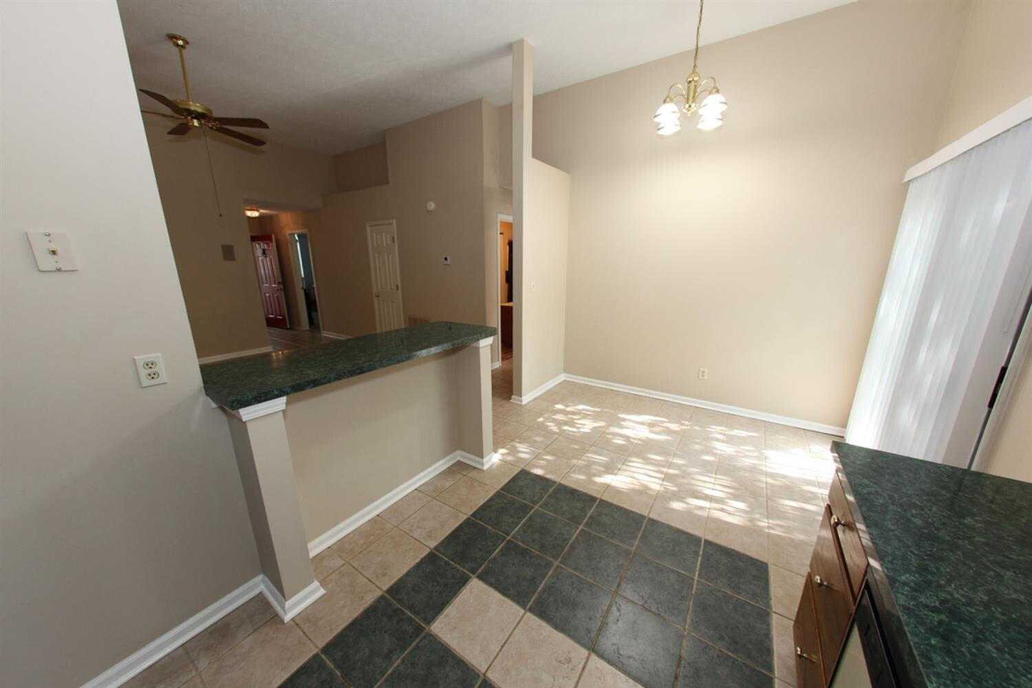 1374 The Kings Court Property Photo 11